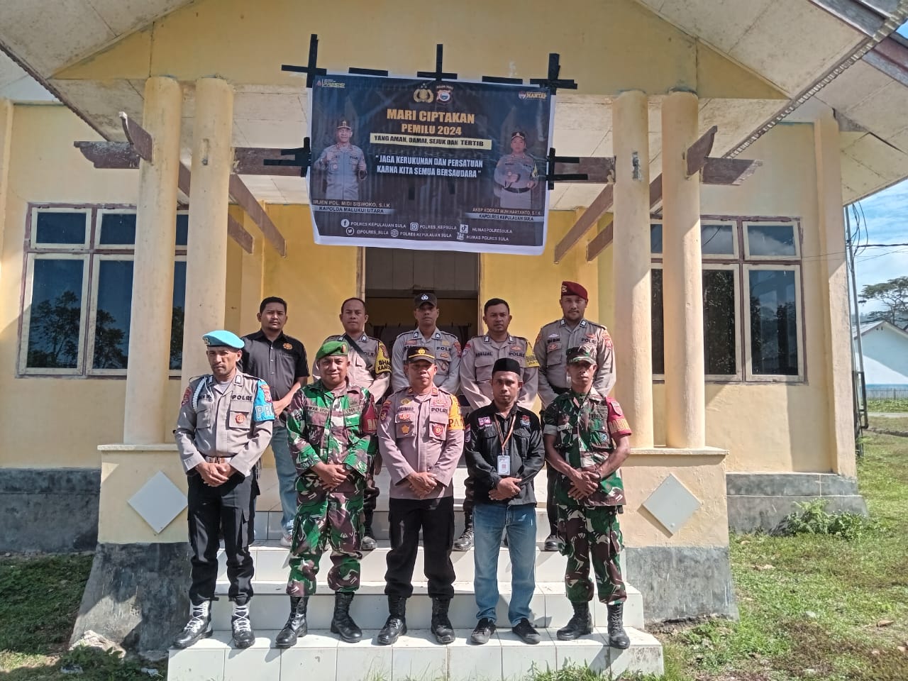 Sinergitas TNI-POLRI Amankan Rekapitulasi di Tingkat PPK Kec. Sulbar Kepulauan Sula