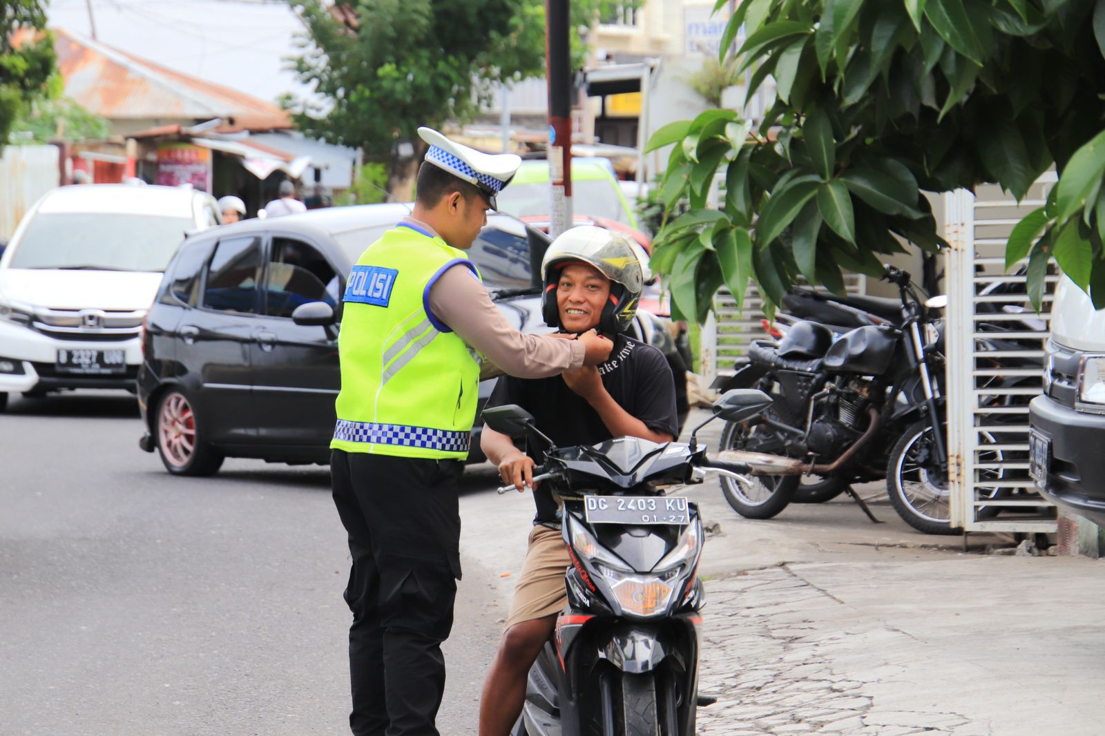 Operasi Keselamatan: Personil Ditlantas Polda Malut Gencar Himbau Keselamatan Berlalu Lintas di Pusat Kota