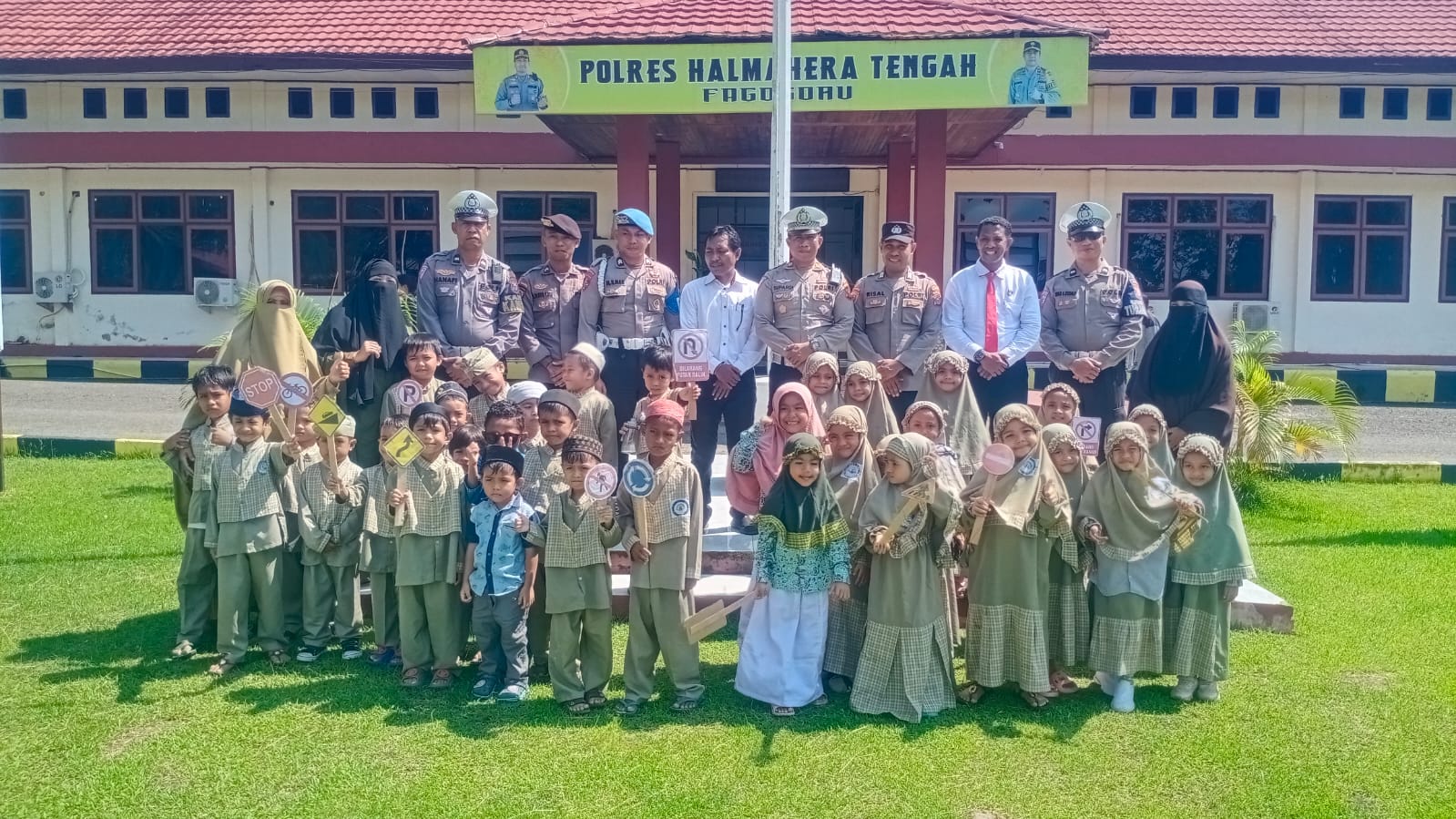 Polisi Sahabat Anak, Sat Lantas Polres Halmahera Tengah Berikan Edukasi ke TK Dan PAUD