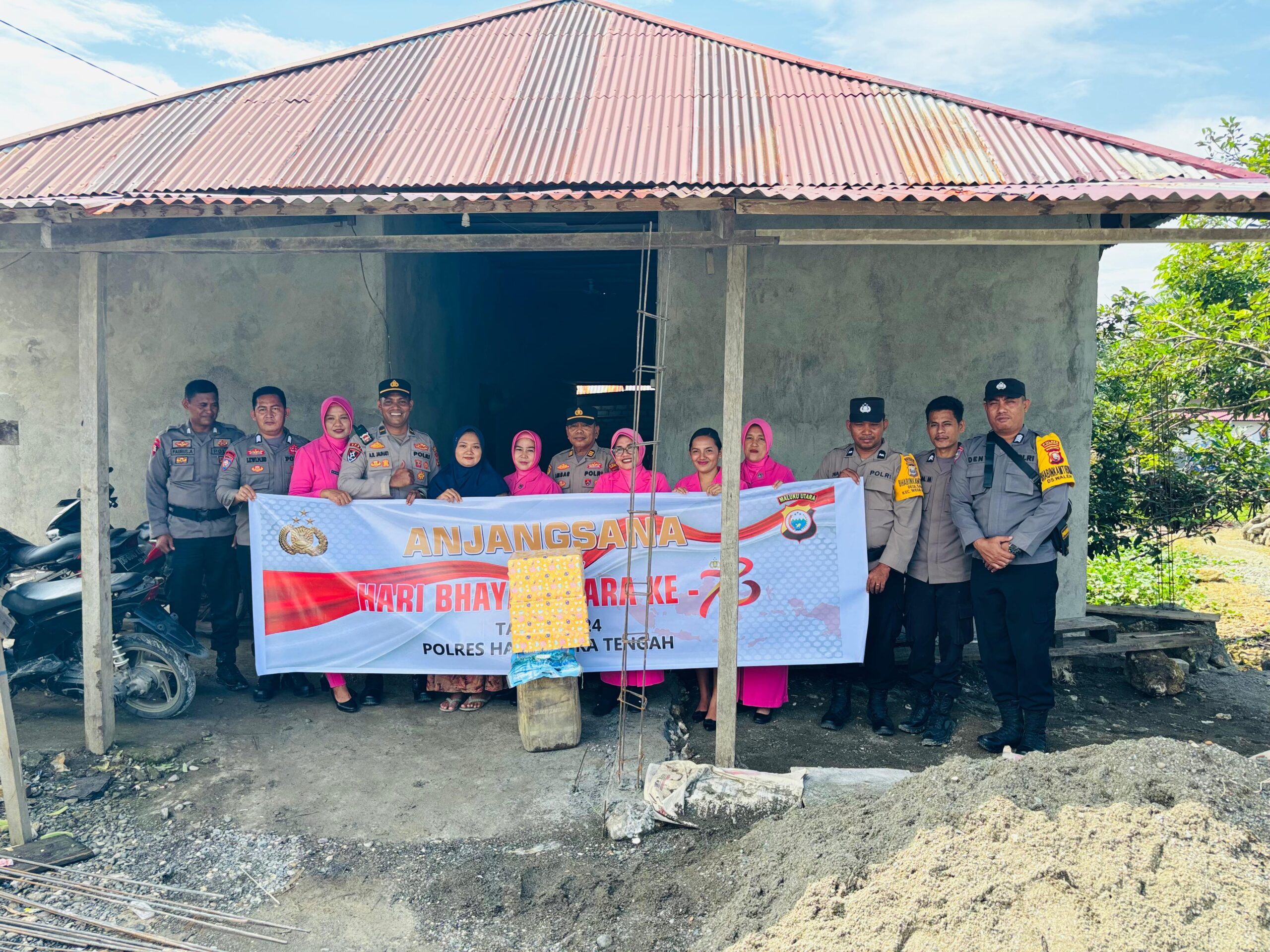 Polres Halmahera Tengah  Anjangsana ke Purnawirawan dan Warakawuri.