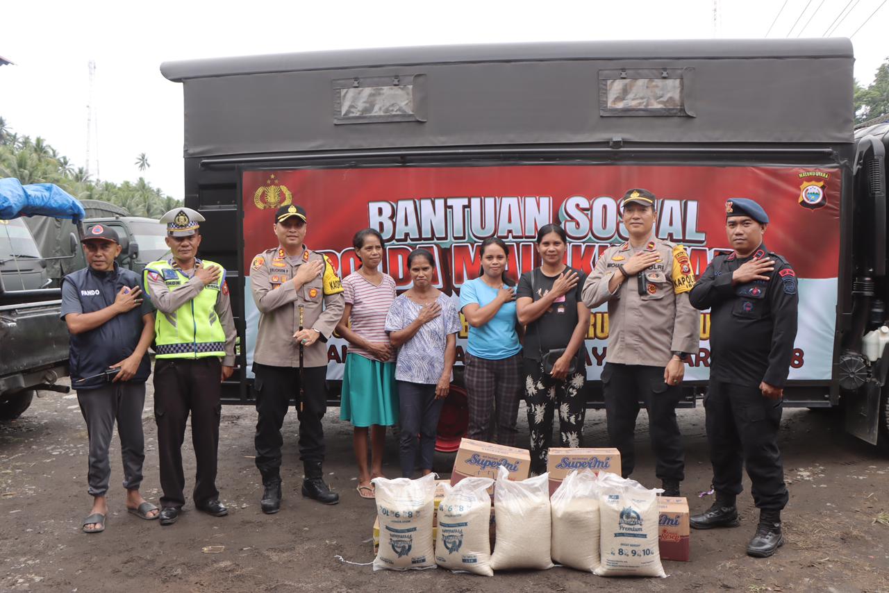 Polda Maluku Utara Salurkan Bantuan Sosial Bagi Pengungsi Erupsi Gunung Api Ibu