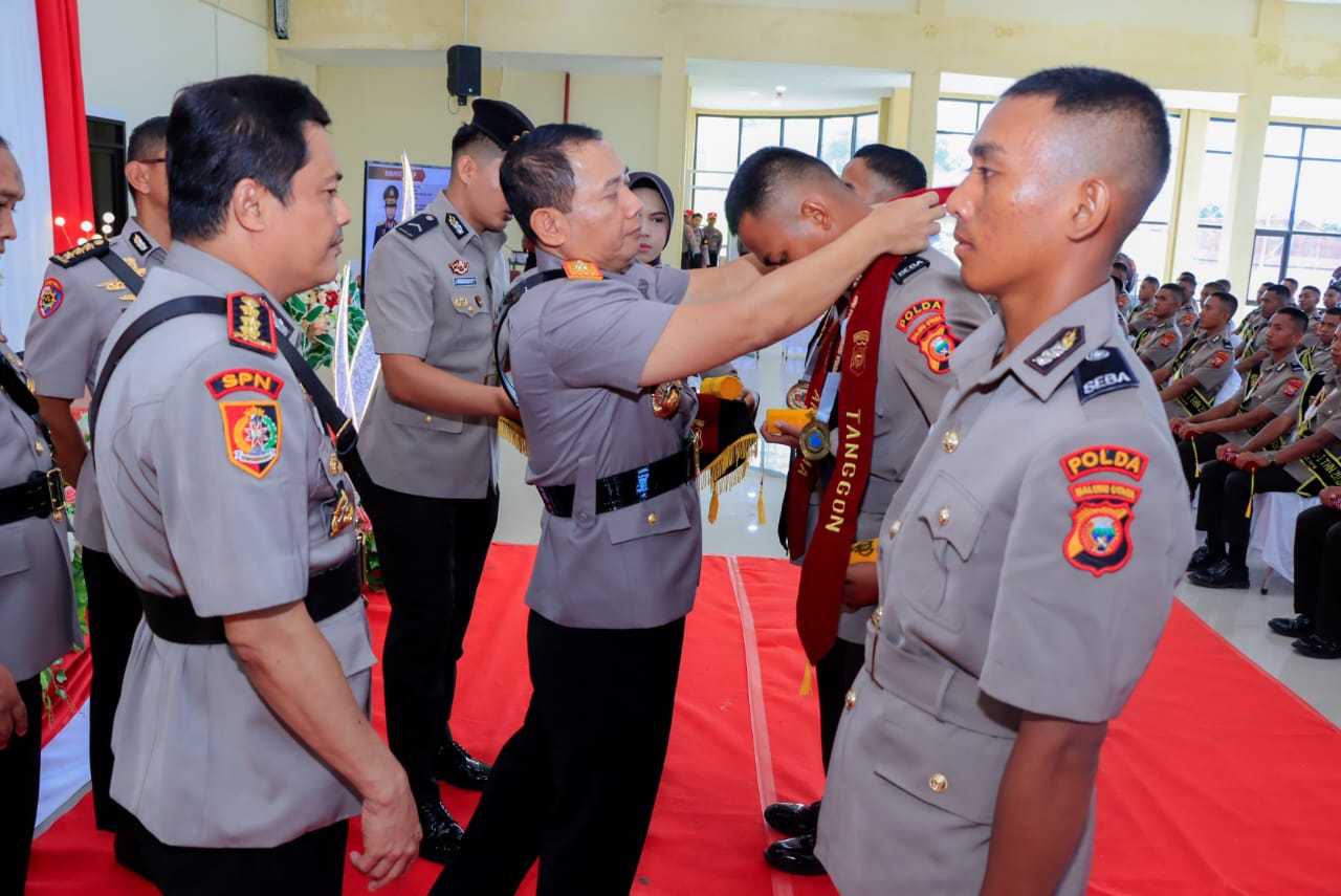 Sebelum Dilantik, Wakapolda Malut Beri Pembekalan Dan Penyerahan Ijazah Siswa Diktukba Polri Gelombang I T.A 2024