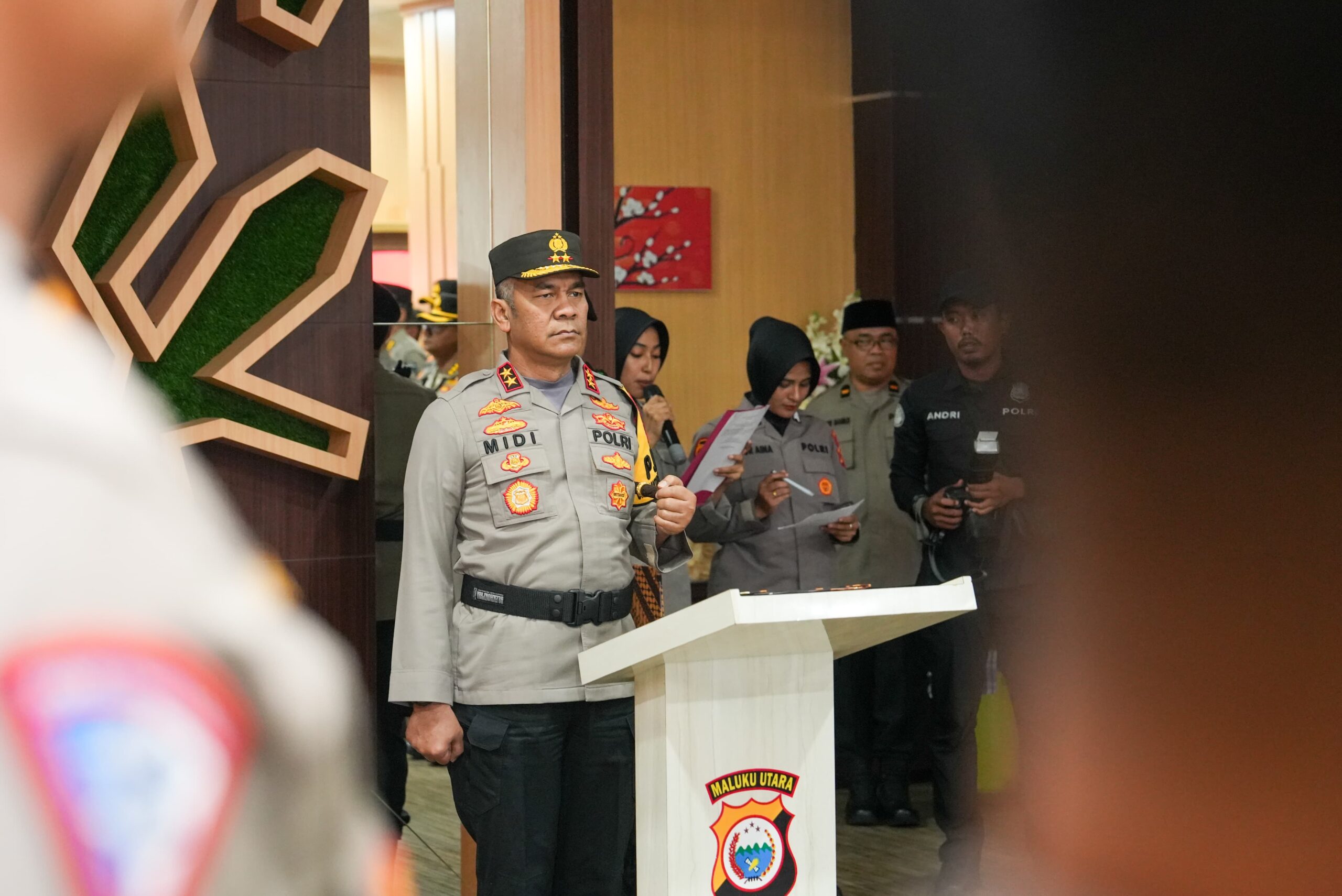 Polda Malut Gelar Upacara Sertijab Kapolres Halsel