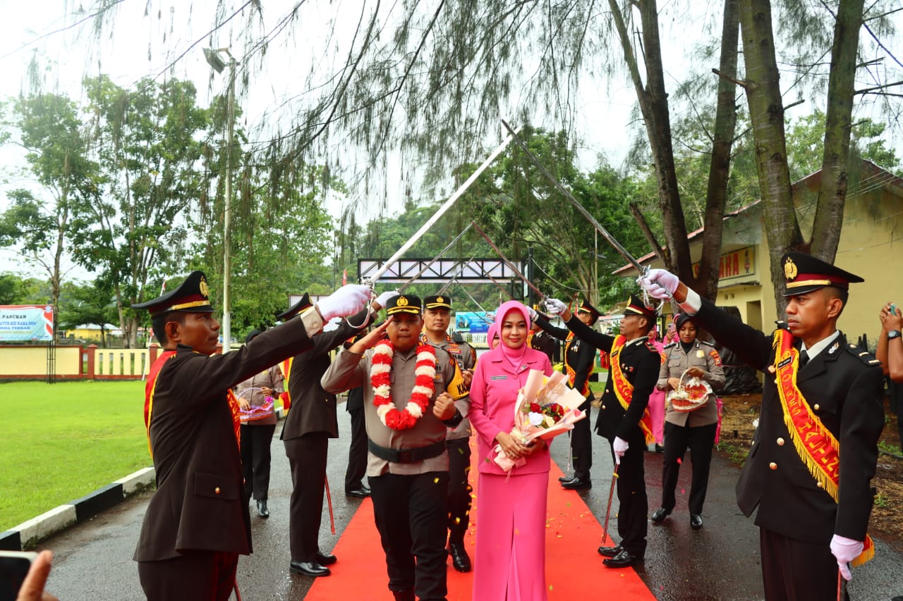 Pisah sambut Kapolres Halmahera Tengah  berjalan hangat penuh keakraban.