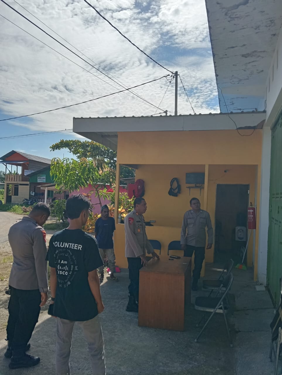 Polres Halteng Tingkatkan Pengamanan Gudang Logistik  KPU Halteng di Pilkada 2024.