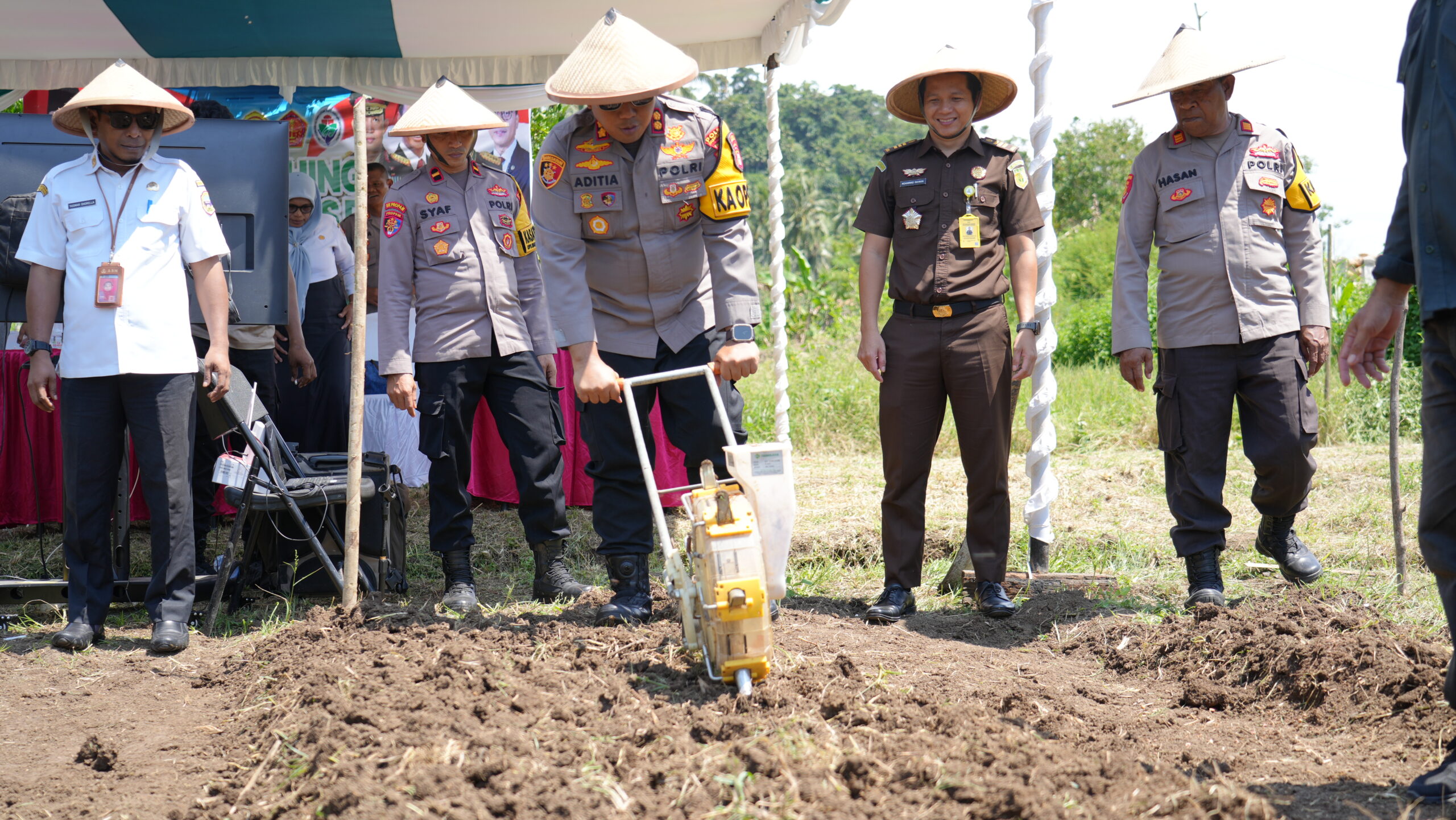 Polres Halteng Lounching Gugus Tugas Polri Program Ketahanan Pangan.