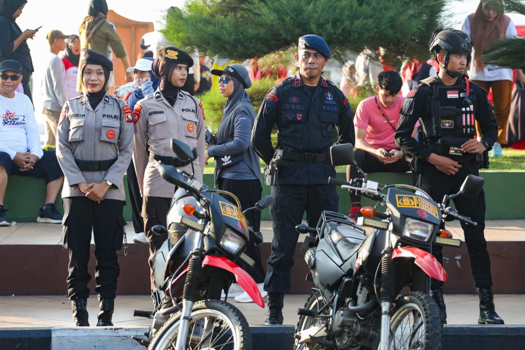 Pengamanan Jalan Sehat Paslon Cagub Nomor 1, Personel OMP Pastikan Kegiatan Berjalan Aman dan Lancar