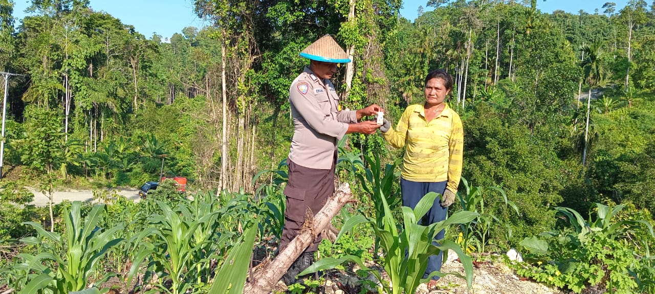 Bhabinkamtibmas  Bersinergi dengan Warga Dalam Kegiatan sosial.