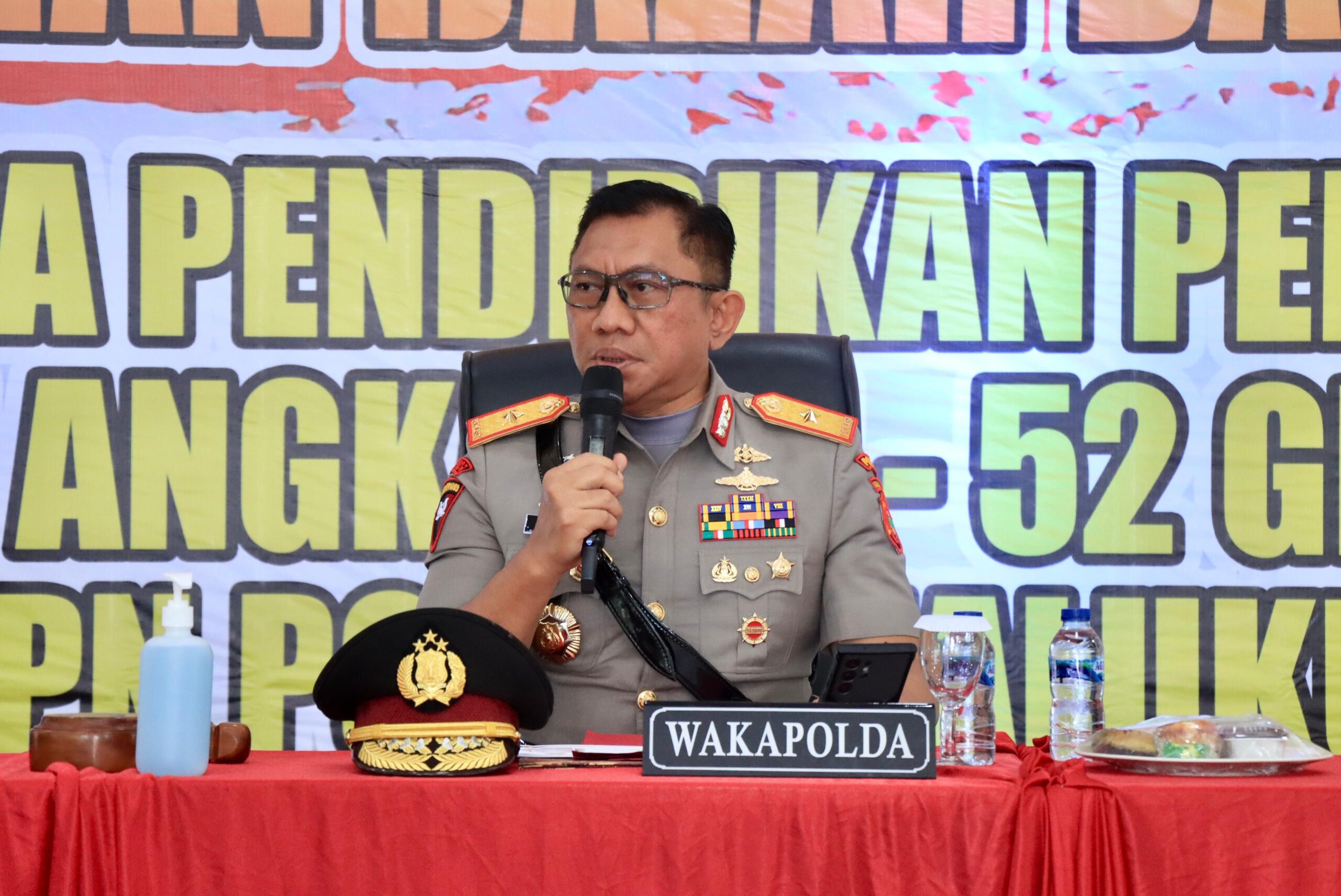 Wakapolda Malut Pimpin Pembekalan dan Penyerahan Ijazah kepada Siswa Diktukba Polri