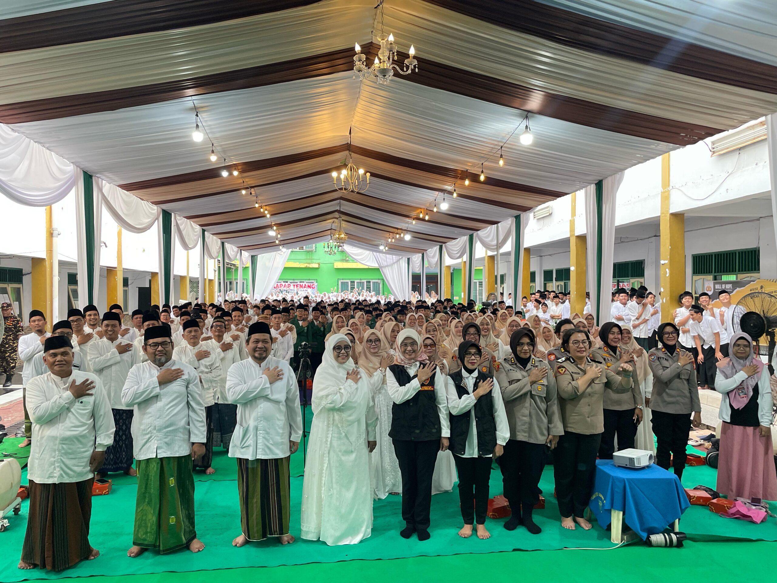 Polri Gelar “Rise and Speak” Ngabuburit Bersama Santri di Bekasi: Cegah Kekerasan dan Perdagangan Orang