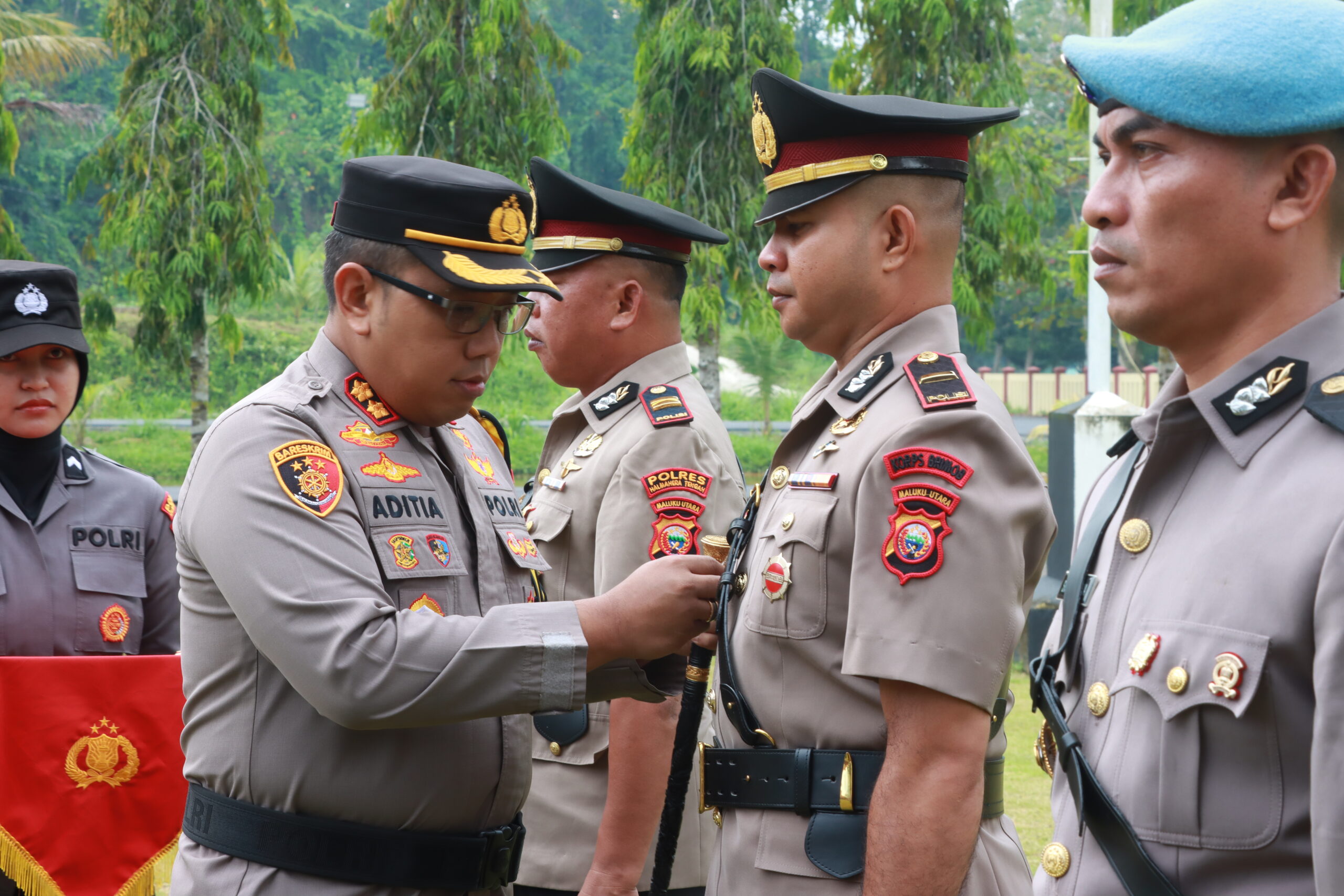 Weda – Kapolres Halmahera Tengah AKBP Aditya Kurniawan.,S.H., S.I.K.,memimpin Apel Serah Terima Jabatan ( Sertijab) Kapolsek Pula Gebe dan Kasi Propam pada hari Kamis (27/3/2025) pagi,di Lapangan Apel Polres Halteng.