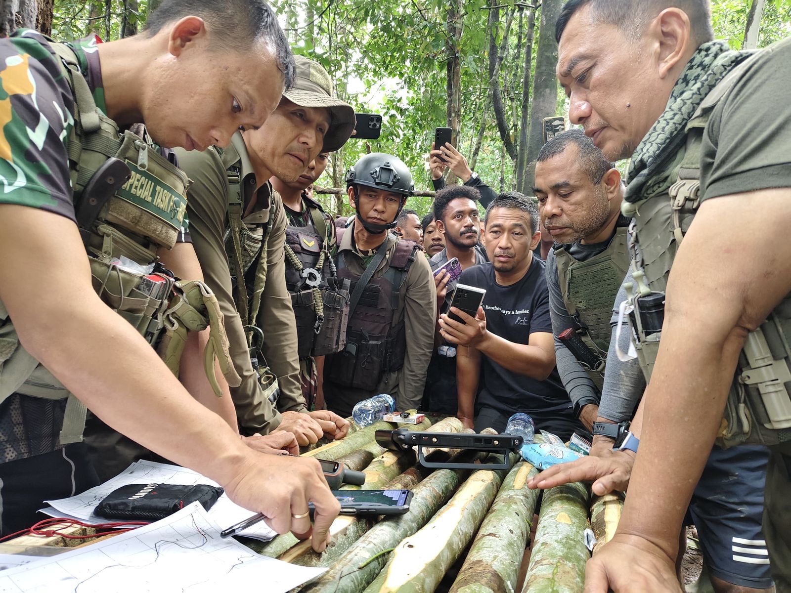 Tiga Jenderal Turun Langsung Pimpin Pencarian Iptu Tomi S. Marbun di Hutan Belantara Papua Barat