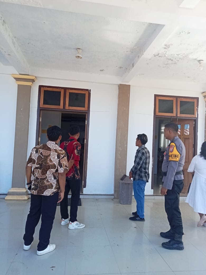 Bhabinkamtibmas Fritu Amankan ibadah Hari Kenaikan Yesus Kristus.