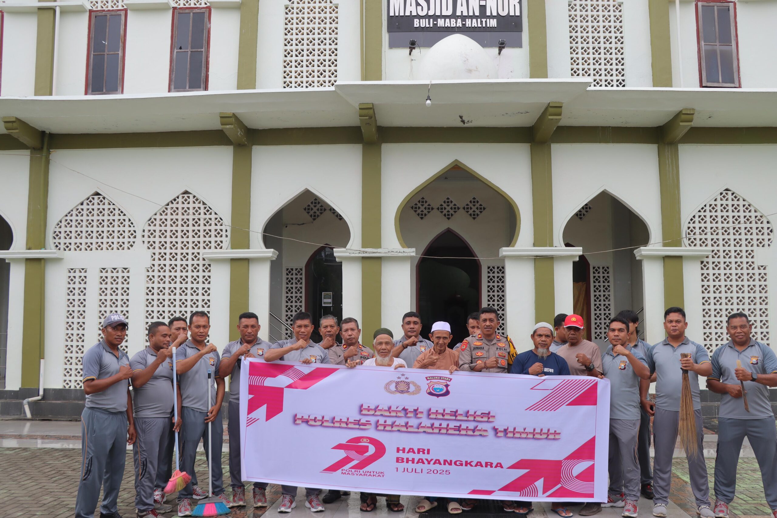 Polri Untuk Masyarakat Polres Halmahera Timur Laksanakan Bakti Religi Sambut Hari Bhayangkara ke-79.