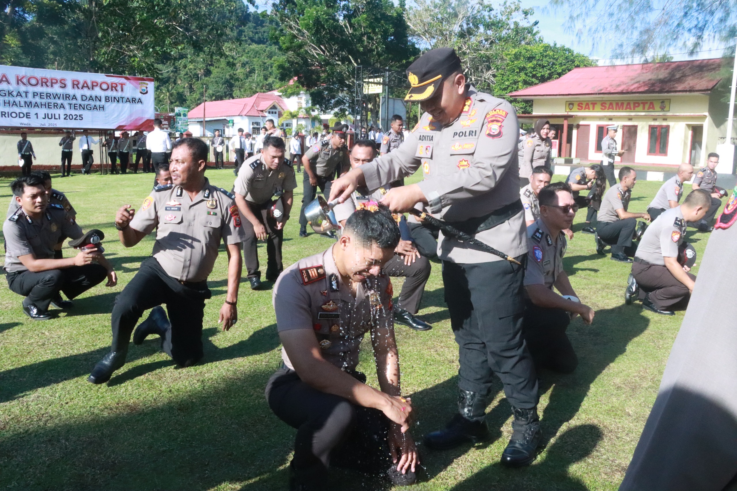 Kapolres Halteng Pimpin Upacara Kenaikan Pangkat Personil Periode 1 Juli 2025.