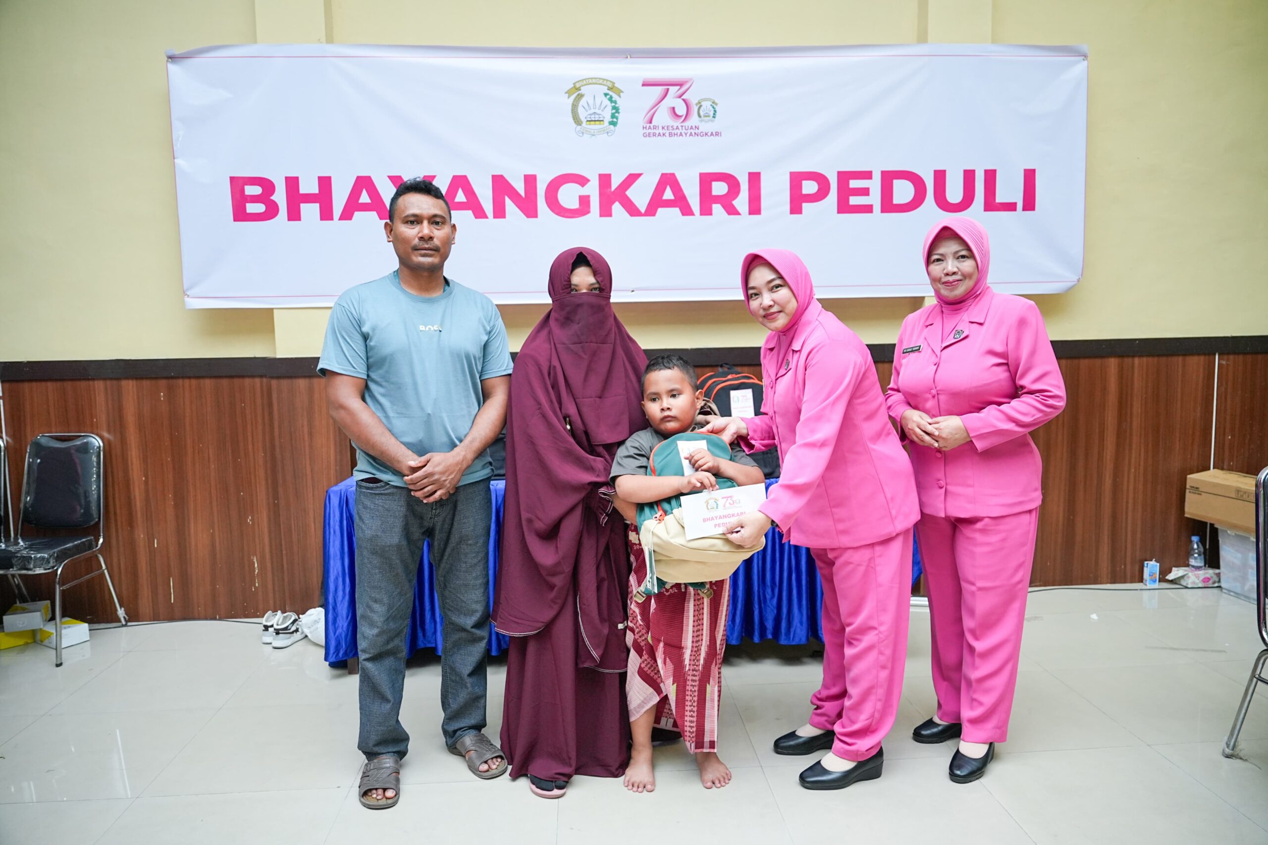 Peringati Hari Kesatuan Gerak Bhayangkari ke-73, Bhayangkari Maluku Utara Gelar Bakti Kesehatan Donor Darah dan Khitanan Massal
