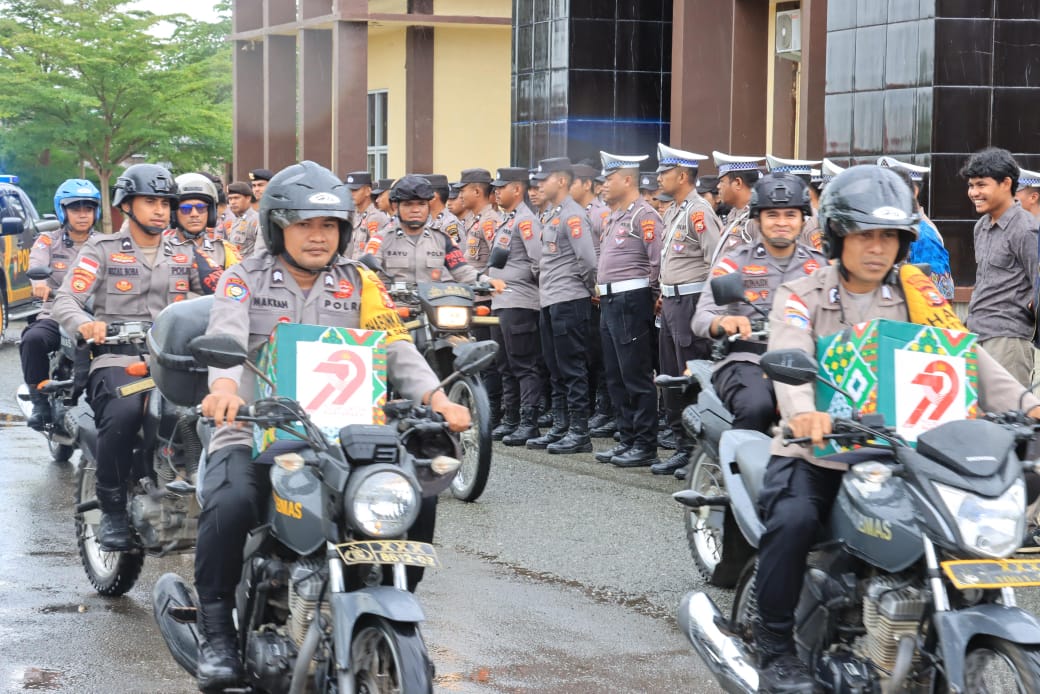 Dalam Rangka Hari Bhayangkara Ke-79, Polres Pulau Morotai Salurkan 600 Paket Bansos