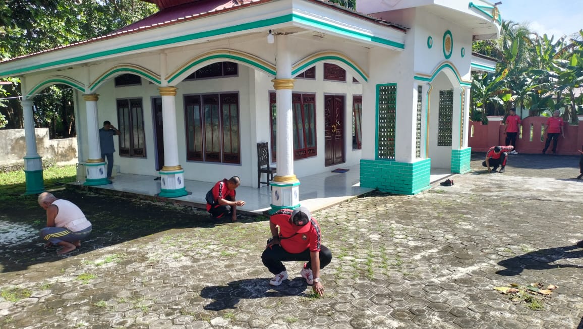 Sambut Hari Bhayangkara Ke-79, Polsek Tidore Utara Gelar Bakti Religi di Masjid Baiturrahman