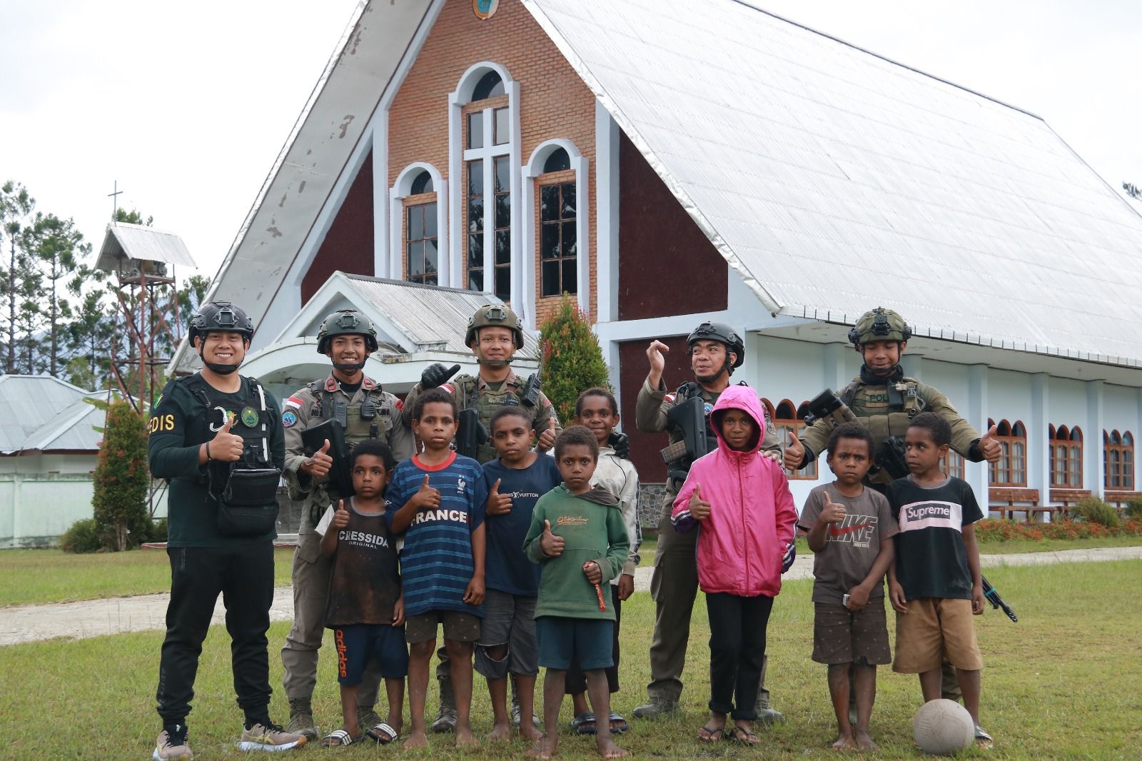Wujudkan Keamanan dan Kedekatan dengan Masyarakat, Satgas Ops Damai Cartenz Gelar Patroli dan Kegiatan Humanis di Distrik Pugima
