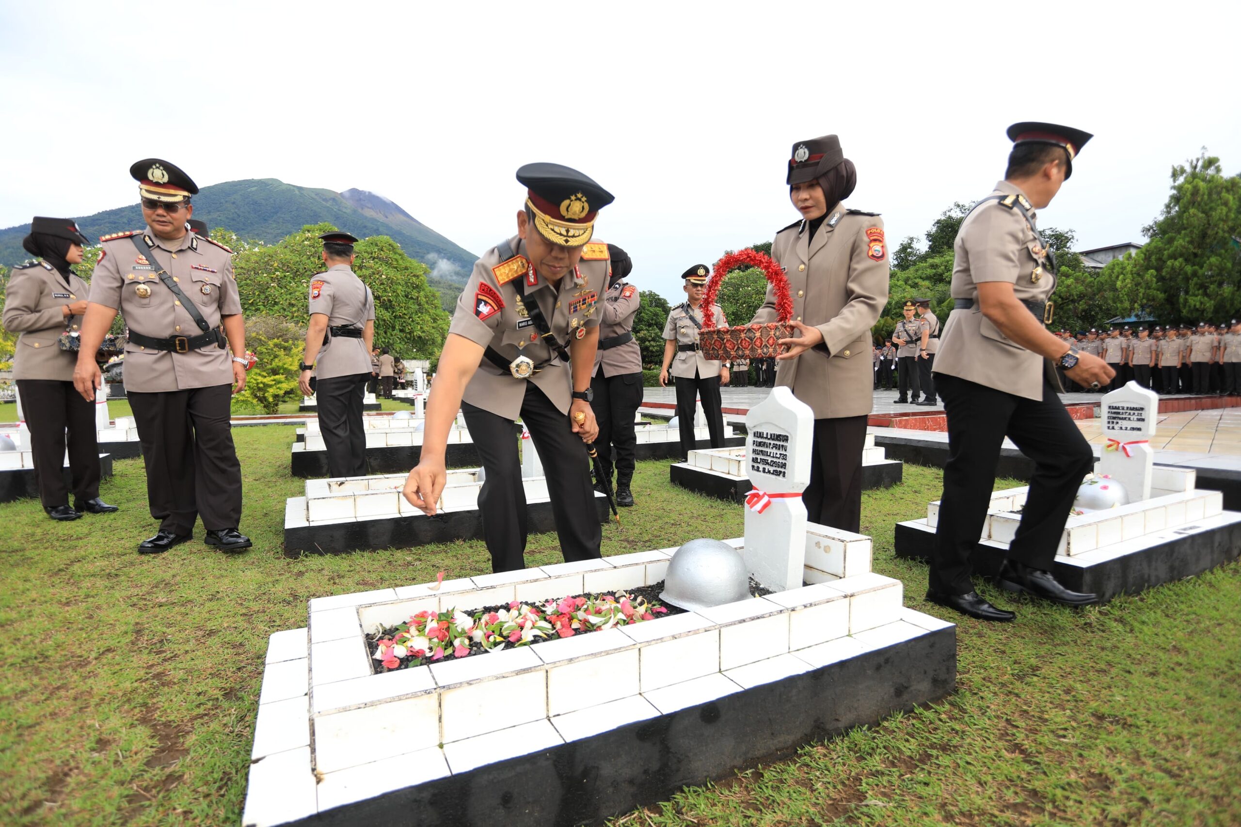 Ziarah Kapolda Malut di TMP Banau, Wujud Penghormatan pada Jasa Pahlawan