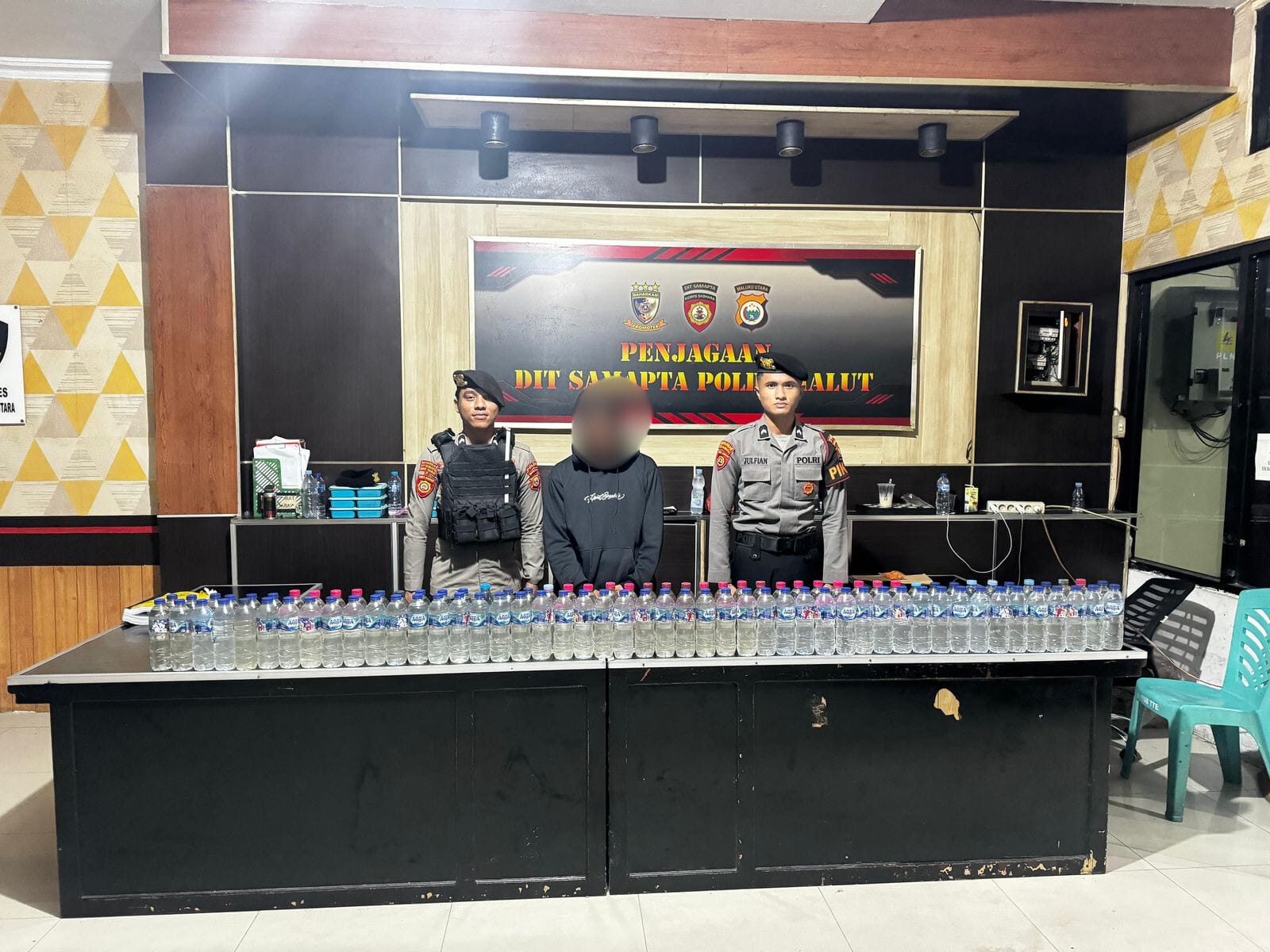 Polisi Amankan 96 Botol Minuman Keras Cap Tikus