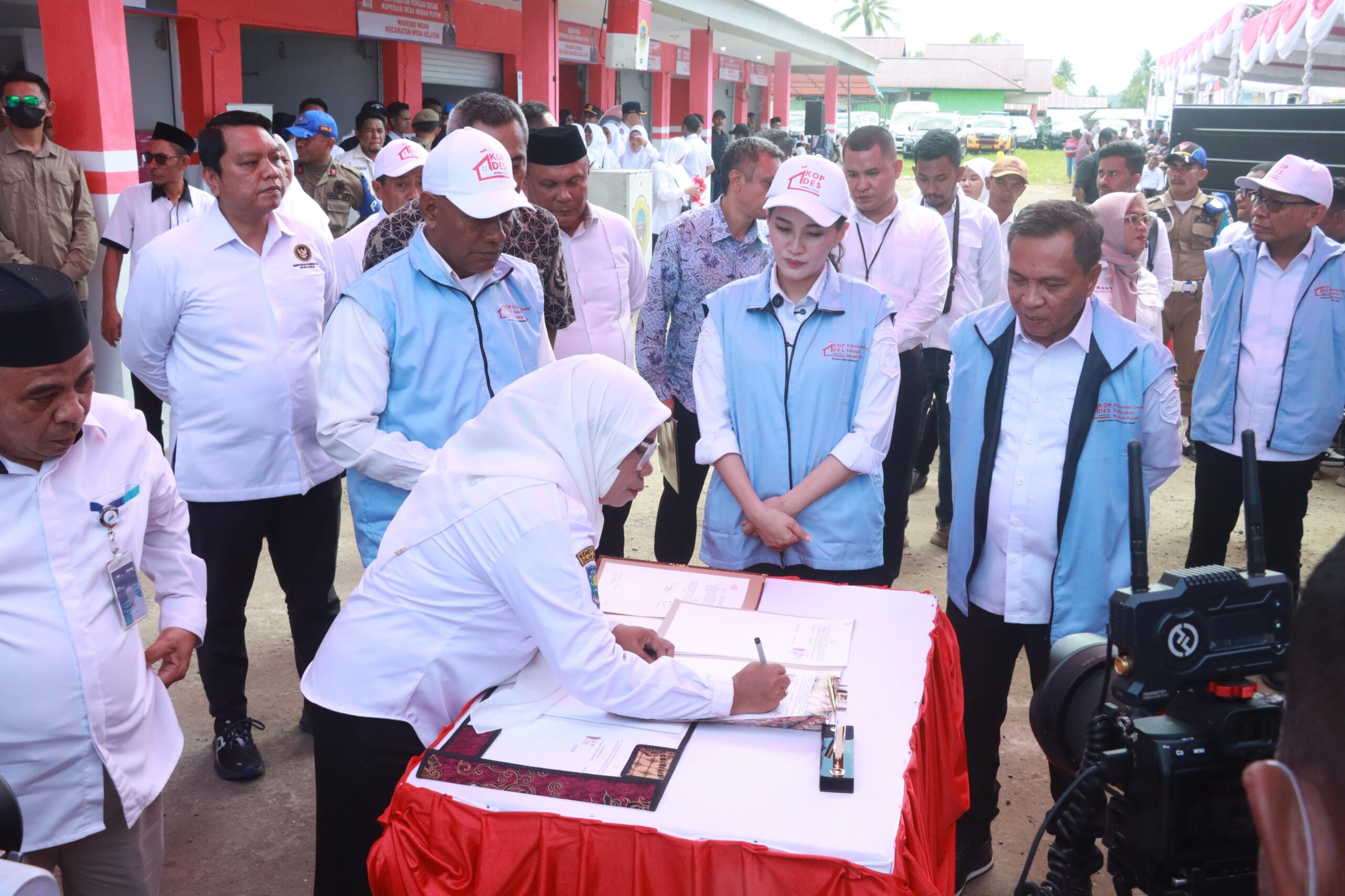 Kapolres Halteng Menghadiri Peluncuran Koperasi Merah Putih di Desa Wairoro Indah Kec.Weda Selatan