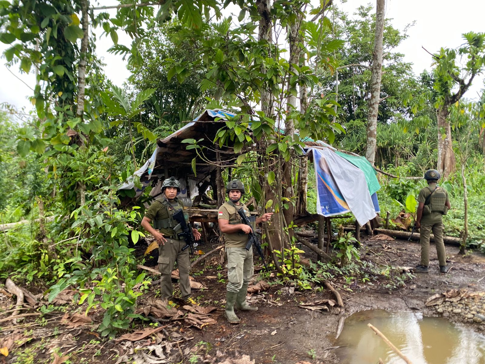 Respons Cepat Satgas Ops Damai Cartenz-2025 Menyelamatkan Warga Sipil Saat Percobaan Aksi Pembacokan Oleh OTK