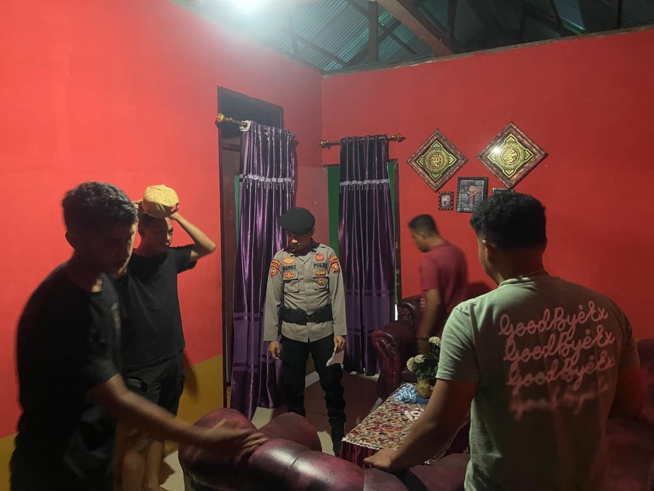 Jaga Sula- Razia Miras Door To Door, Polres Sula Berhasil Amankan Puluhan Botol Miras