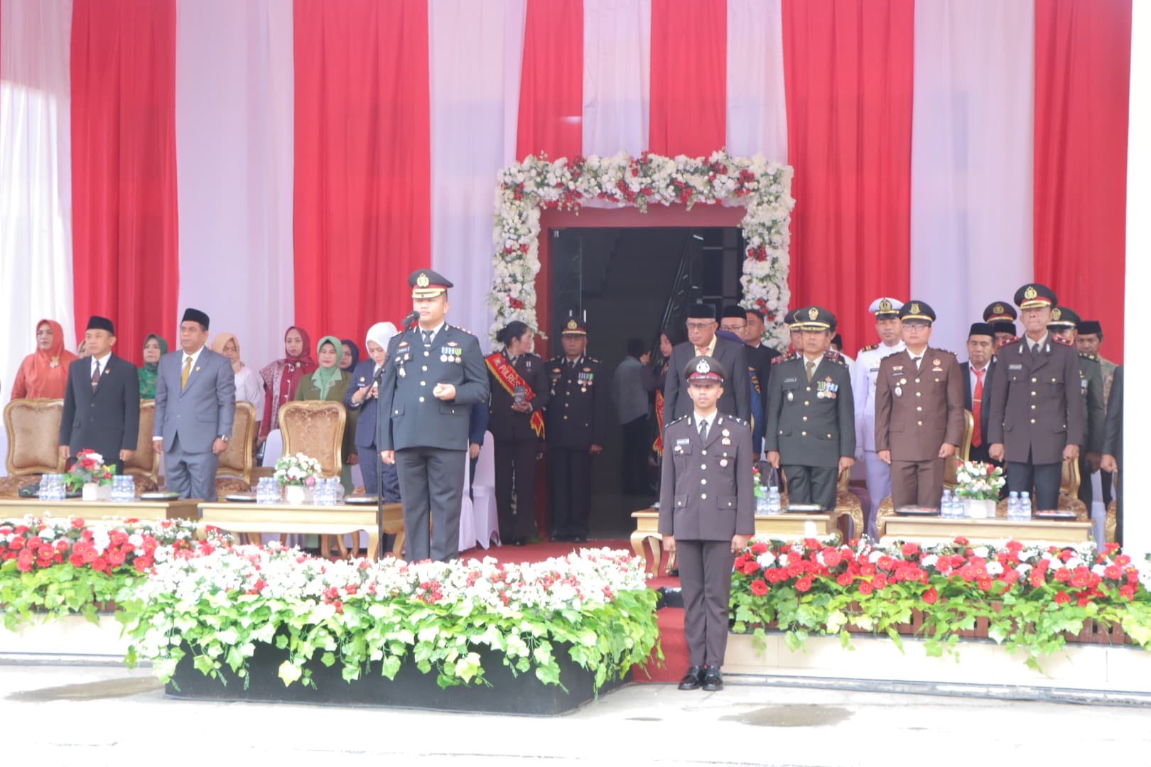 Jaga Sula- Pimpin Upacara Hut Bhayangkara Ke-79, Kapolres Sula Tekankan Pelayanan Terbaik Kepada Masyarakat