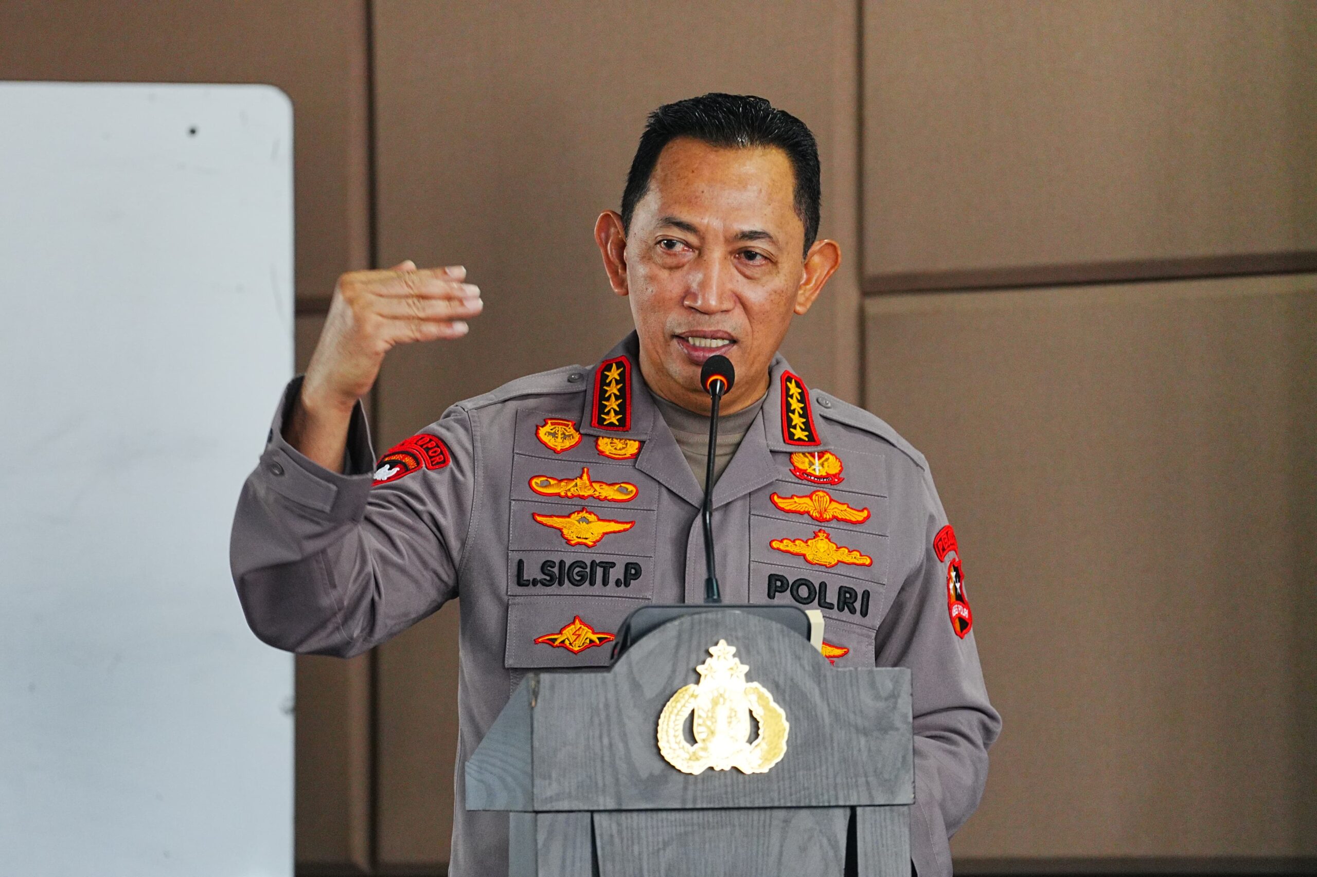 Kapolri Cek Karhutla di Kalbar: Titik Api Turun, Modifikasi Cuaca Berhasil