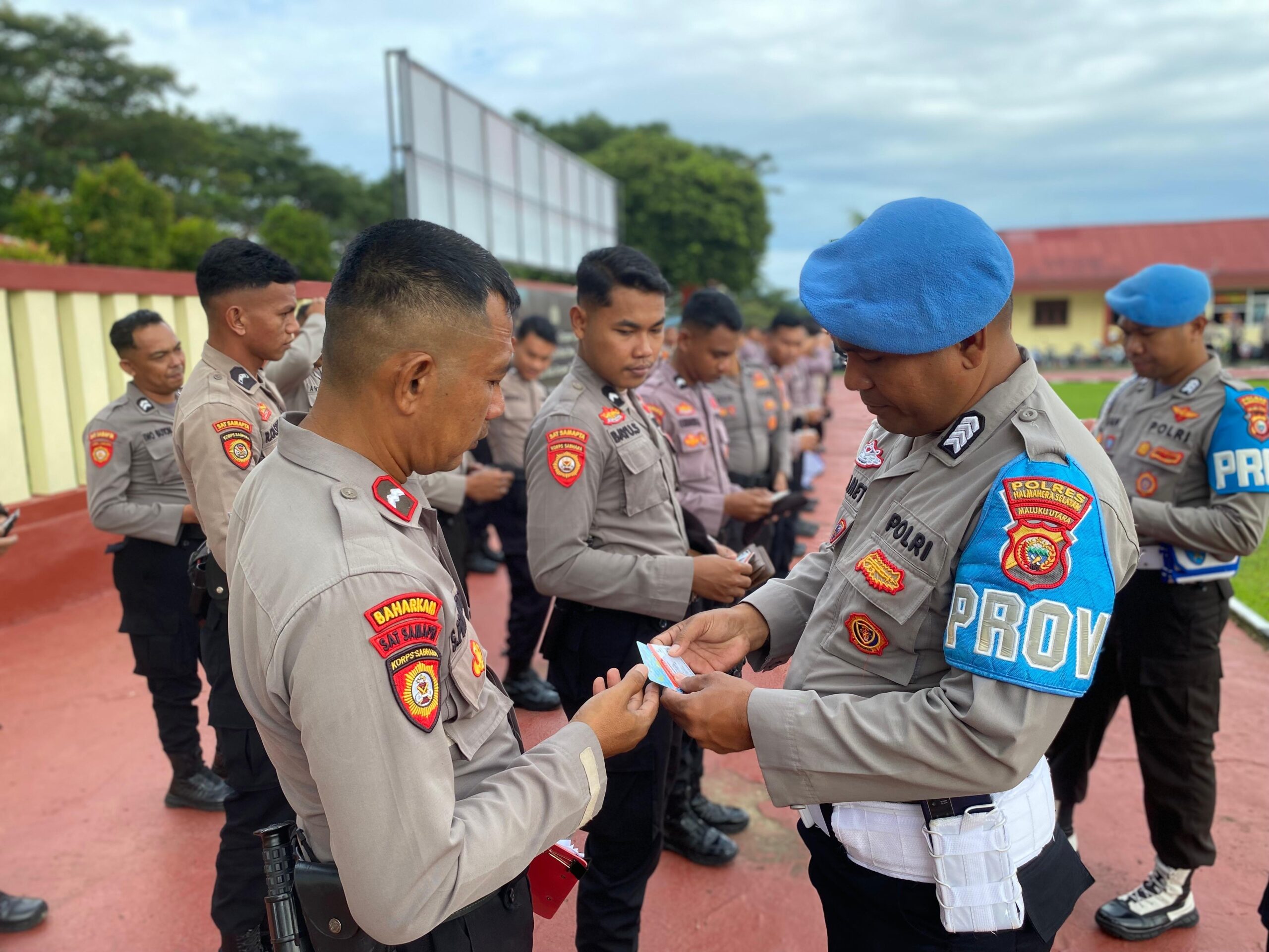 Tegakkan Disiplin, Polres Halsel cek sikap tampang dan kelengkapan surat anggotanya