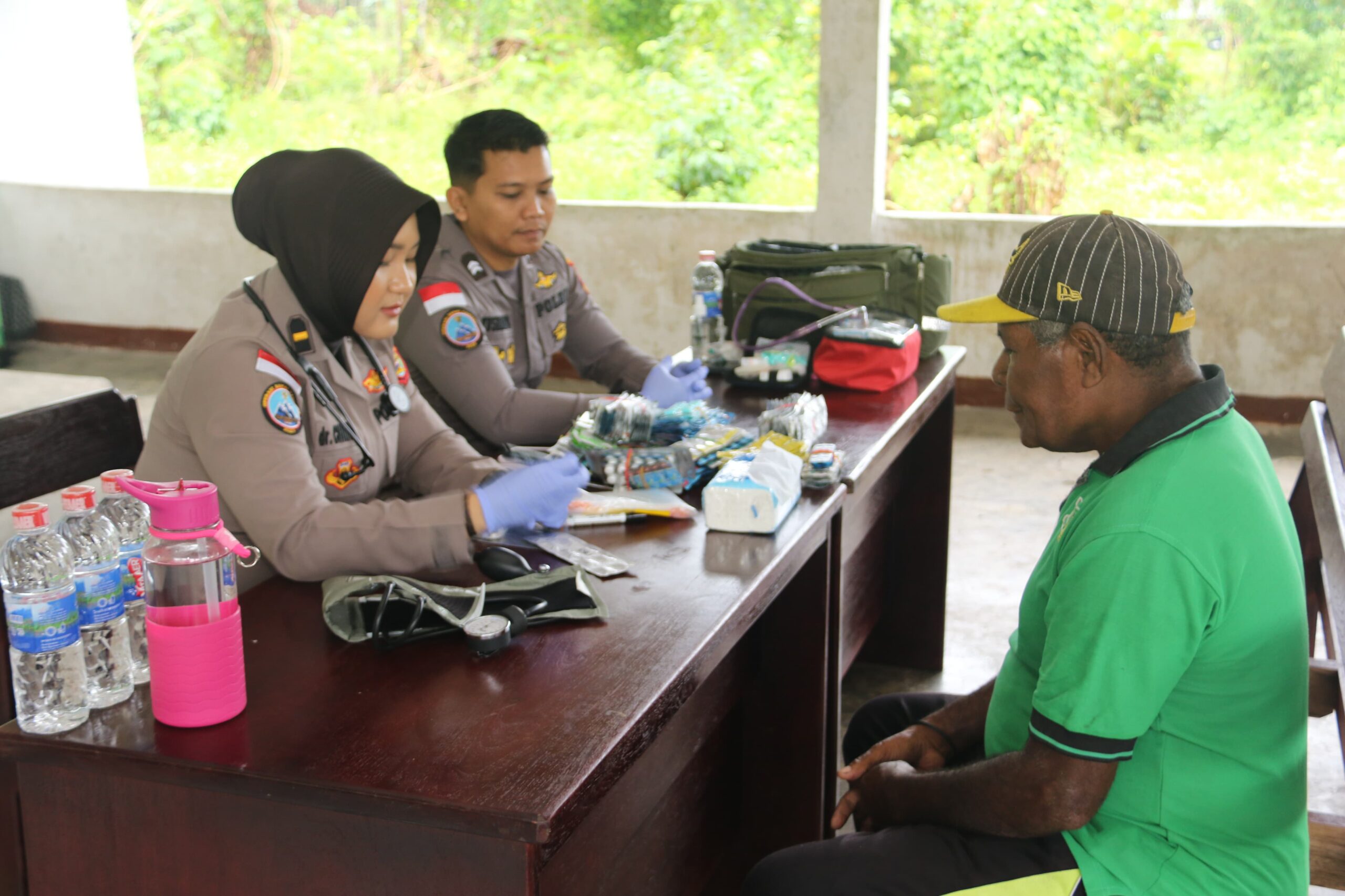 Tokoh Masyarakat Kampung Ansudu, Apresiasi Satgas Ops Damai Cartenz Gelar Bakti Kesehatan Gratis bagi Lansia.