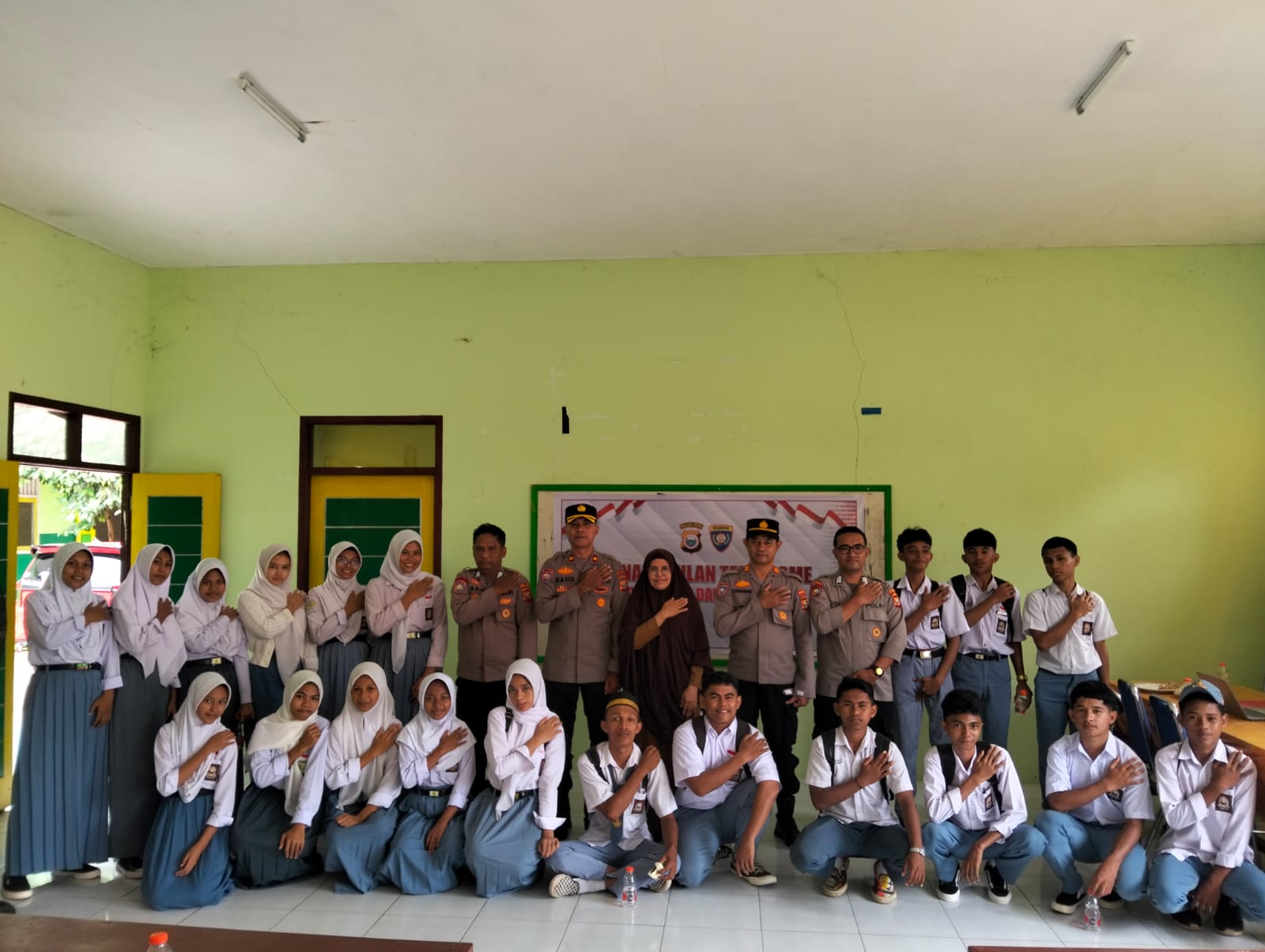 Binmas Polda Malut Sosialisasikan Bahaya Terorisme dan Radikalisme di SMA Al-Khairaat Ternate