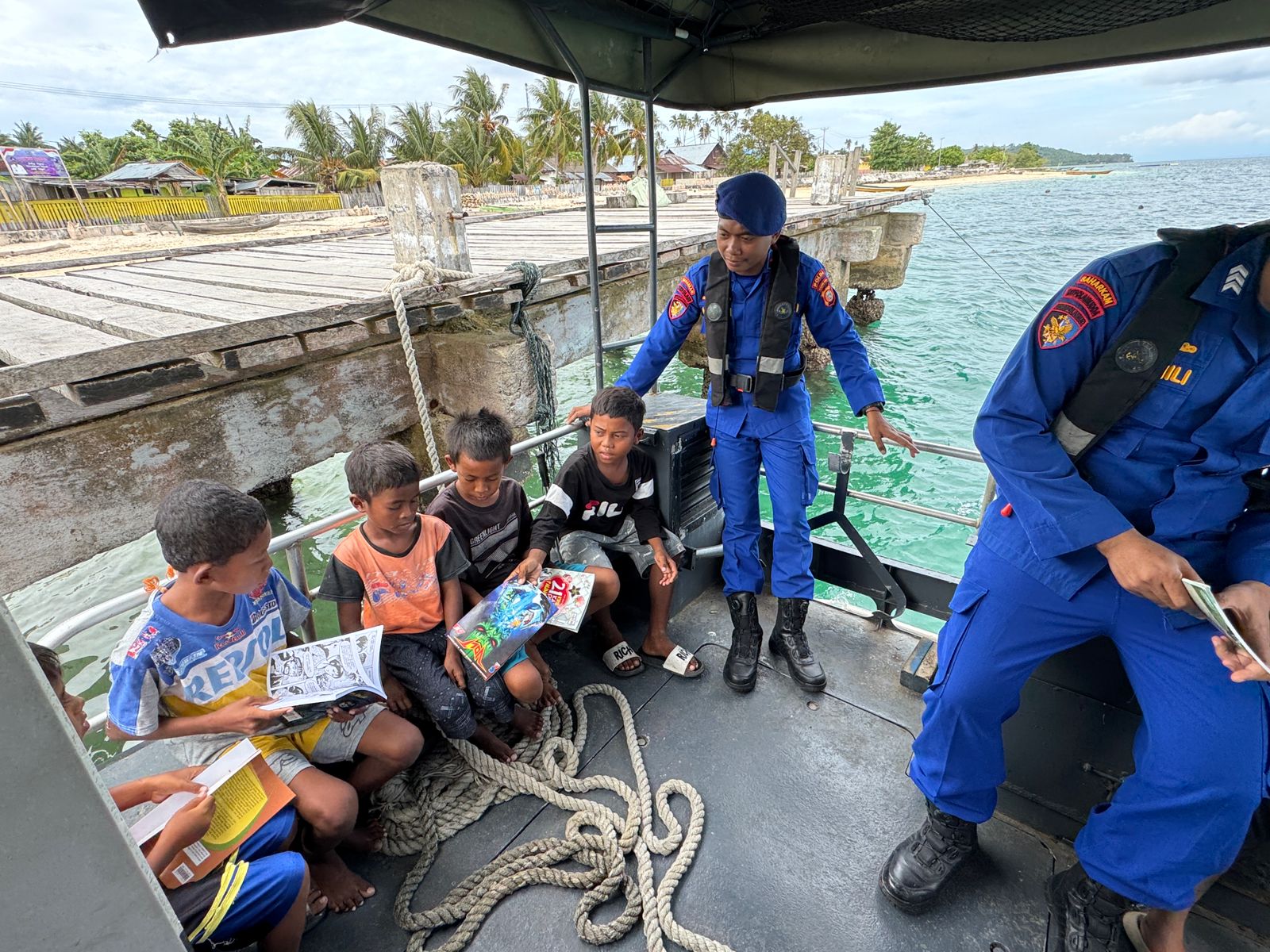 Polairud Polda Malut Gelar Literasi Pesisir dan Aksi Bersih Pantai di Pastabulu
