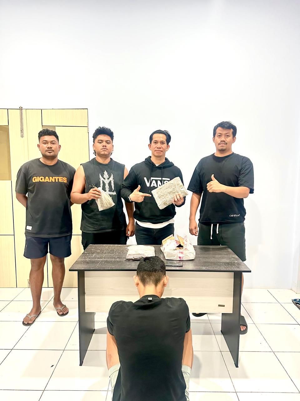 Polres Ternate Gagalkan Peredaran Ganja Lewat Jasa Pengiriman, Satu Mahasiswa Jadi Tersangka