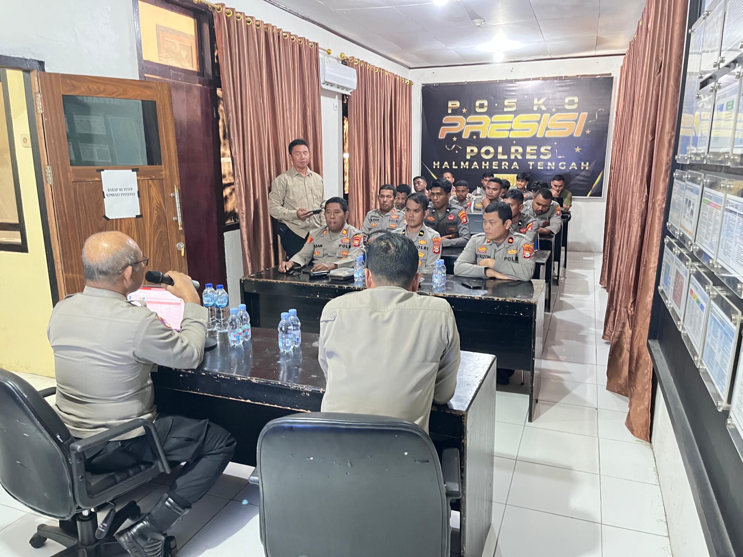 Kapolres Halteng Dampingi Tim Biro Rena Polda Malut Sekaligus Buka Kegiatan Monitoring dan Anev Pembangunan Zona Integritas dan Pelayanan Publik Tahun 2025.