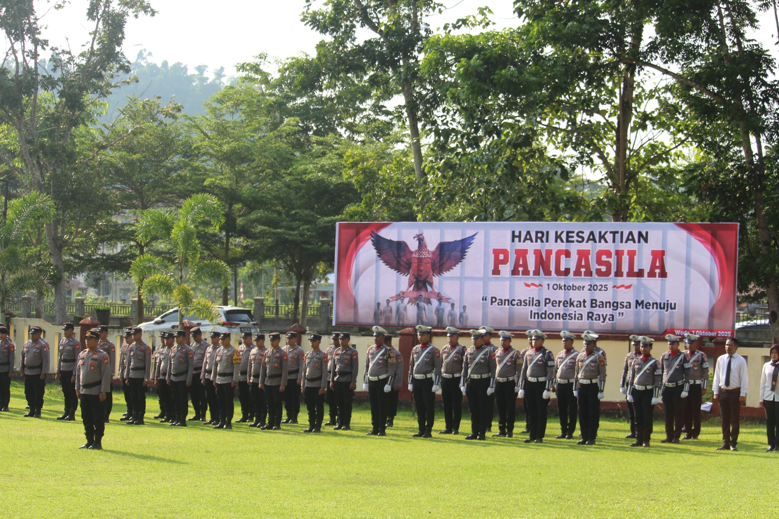 POLRES HALTENG GELAR UPACARA HARI KESAKTIAN PANCASILA, WAKA POLRES JADI INSPEKTUR UPACARA