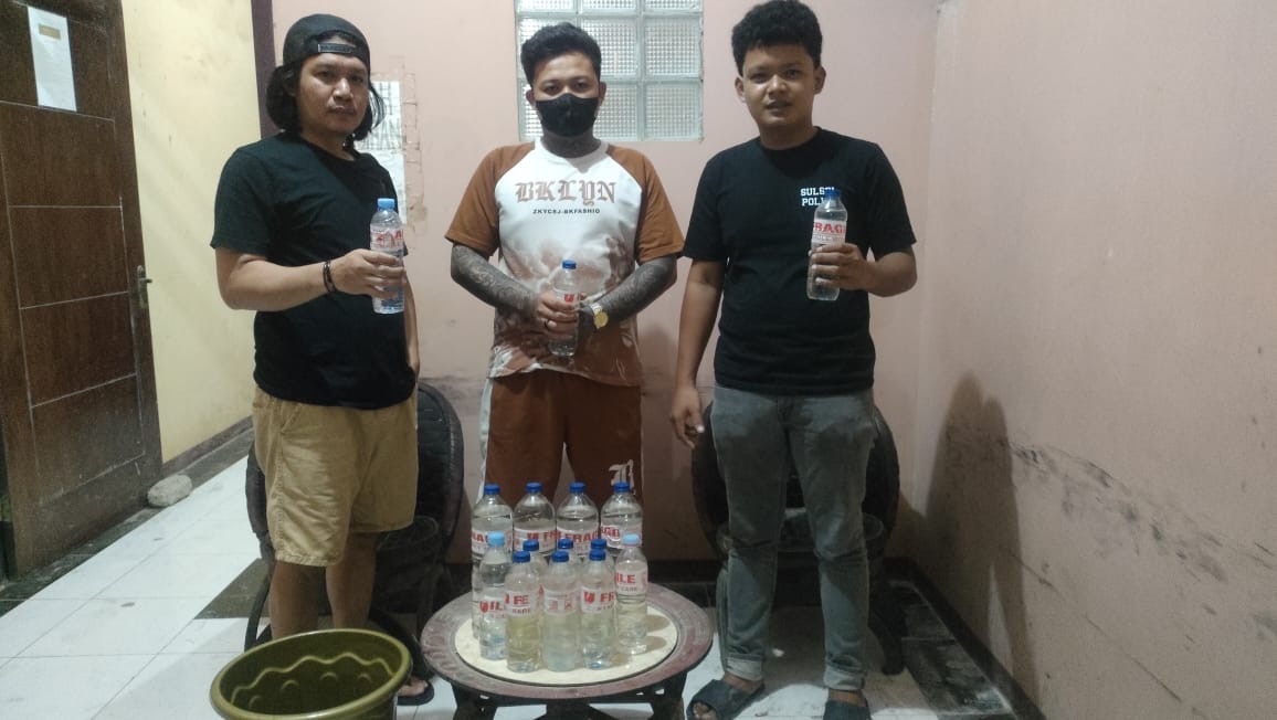 Sat Resnarkoba Polres Halteng Amankan Puluhan Botol Miras Tradisional Jenis Cap Tikus