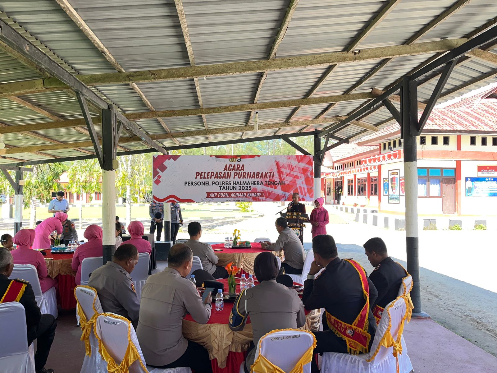 Acara Pelepasan Purna Bakti AKP (Purn.) Ahmad Baradi, Kapolres Halteng: “Pensiun adalah Rezeki
