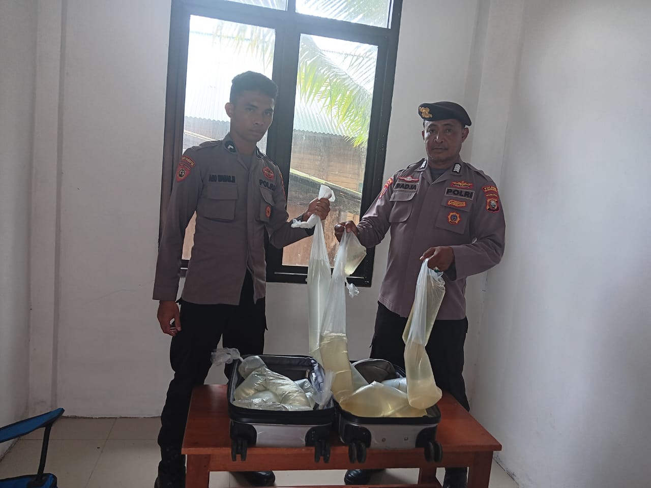 POS KPPP WEDA AMANKAN MIRAS TRADISIONAL JENIS CAP TIKUS TANPA PEMILIK DI DERMAGA WEDA