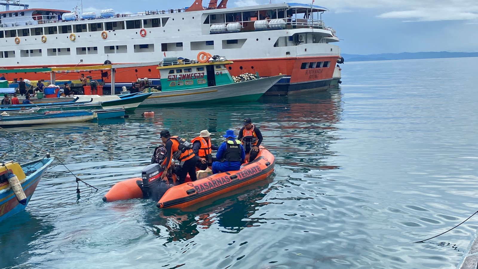 Tim SAR Gabungan Bersama Ditpolairud Polda Malut Laksanakan Pencarian Hari Kedua Seorang Pemancing yang Hilang