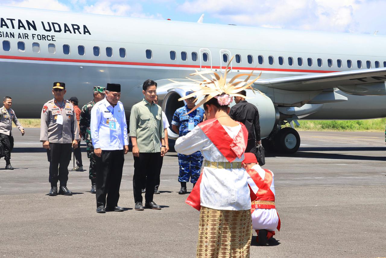 Kapolda Maluku Utara Sambut Wapres Gibran di Pulau Morotai