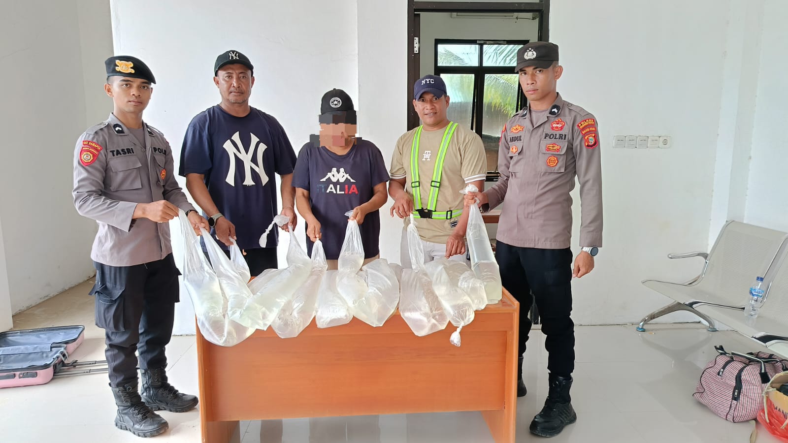 POS KP3 WEDA GAGALKAN PENYELUNDUPAN MIRAS TRADISIONAL JENIS CAP TIKUS DI PELABUHAN WEDA