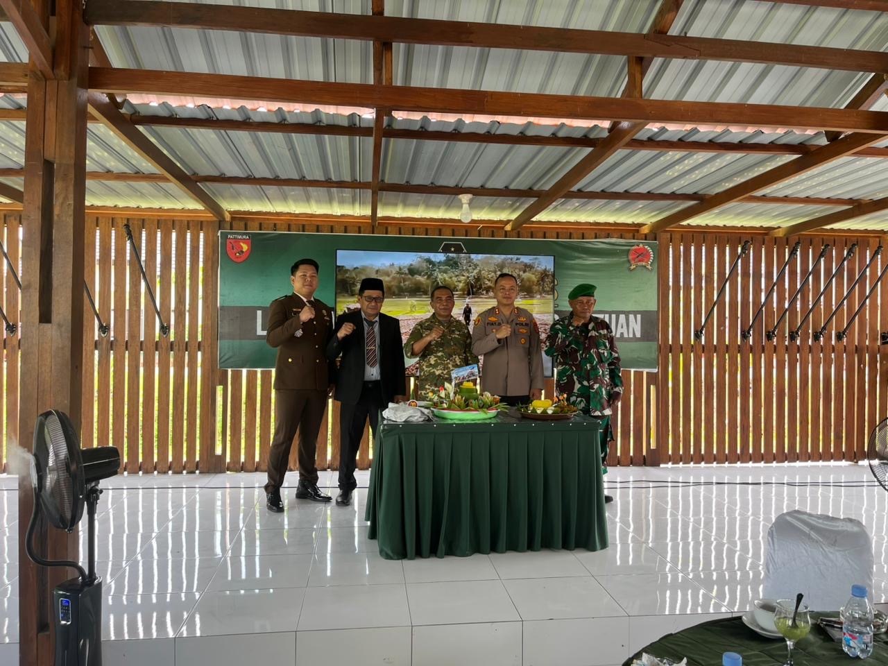 Kapolres Halteng Bersama Wakapolres dan PJU Hadiri Upacara HUT TNI ke-80 di Kodim 1512/Weda