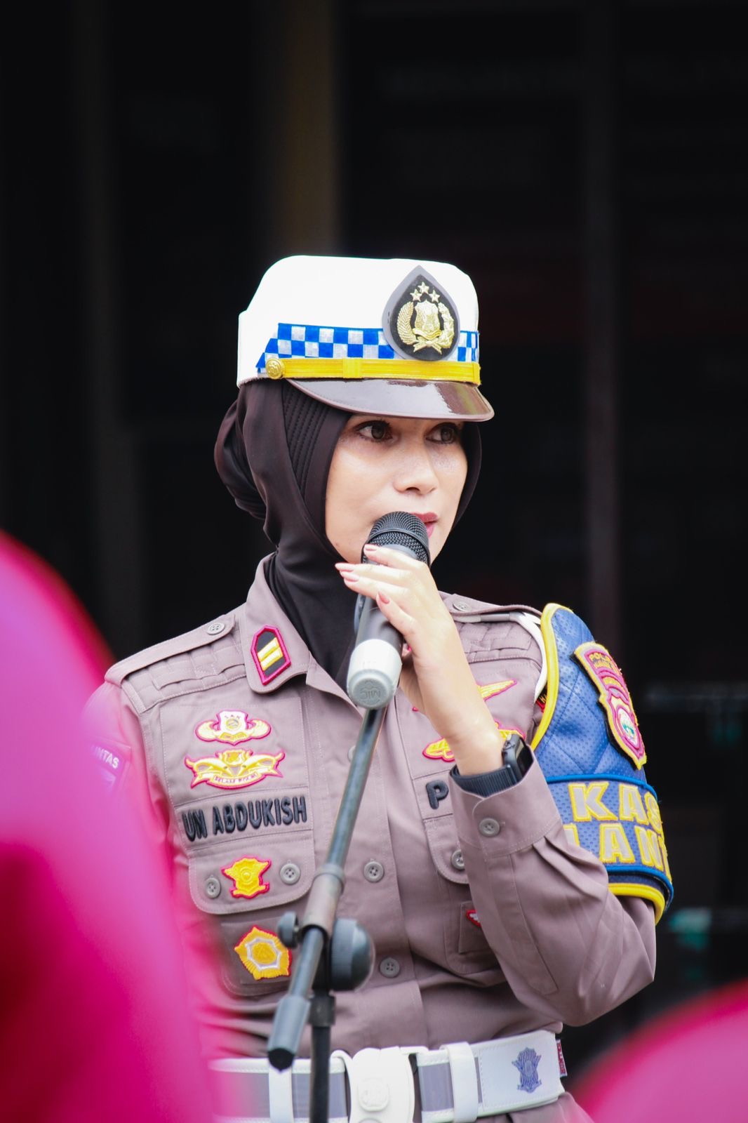 Humanis dan Edukatif, Polres Halteng Sosialisasikan Pentingnya Helm kepada Pengendara