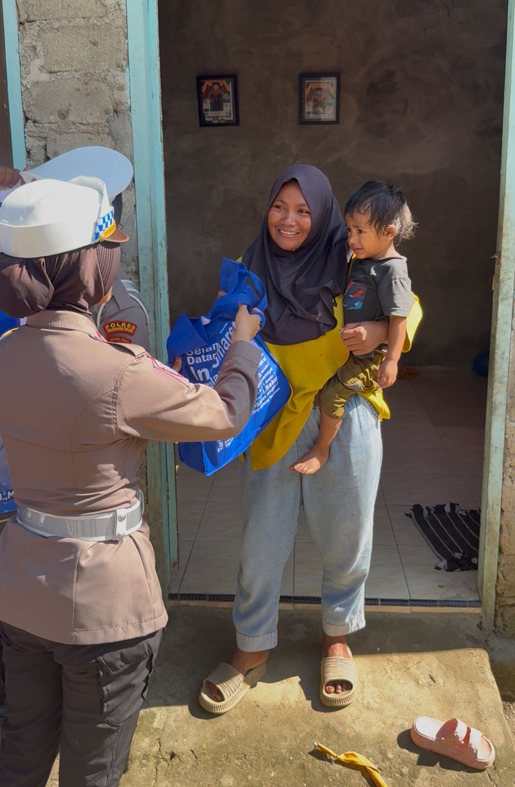 Satlantas Polres Halteng Gelar “Polantas Menyapa” dengan Pembagian Sembako