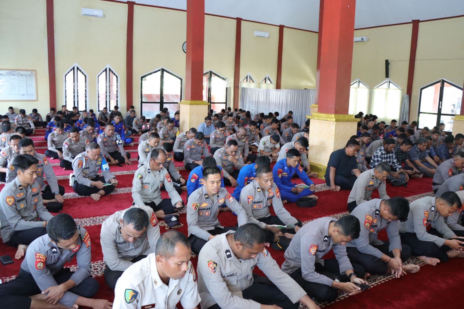Polda Malut Gelar Binrohtal, Ustad Fajri Jufri Ingatkan Keutamaan Salawat dan Taubat