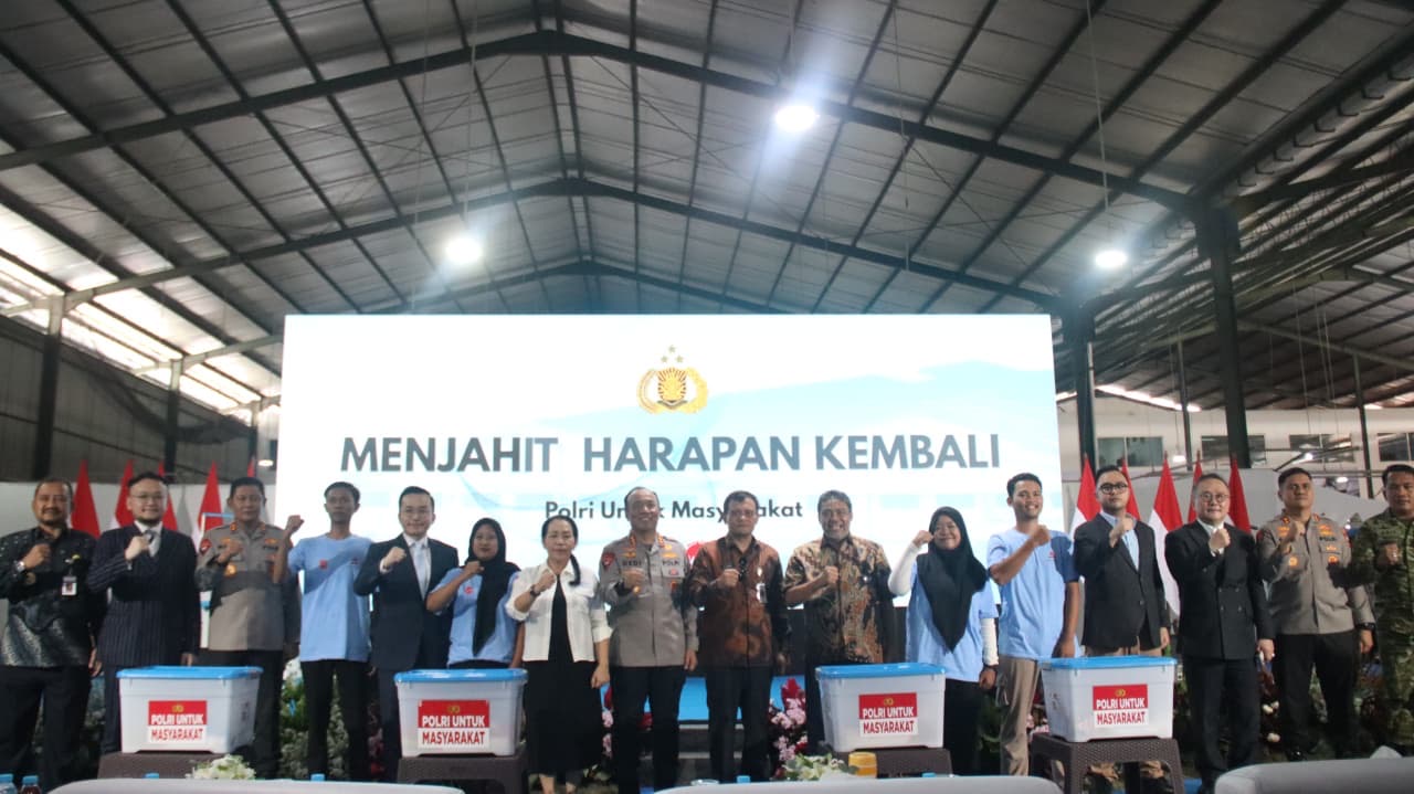 Wakapolri Bagikan Sembako ke Ribuan Buruh, Wujud Kepedulian Polri di Sektor Industri Dalam Negeri