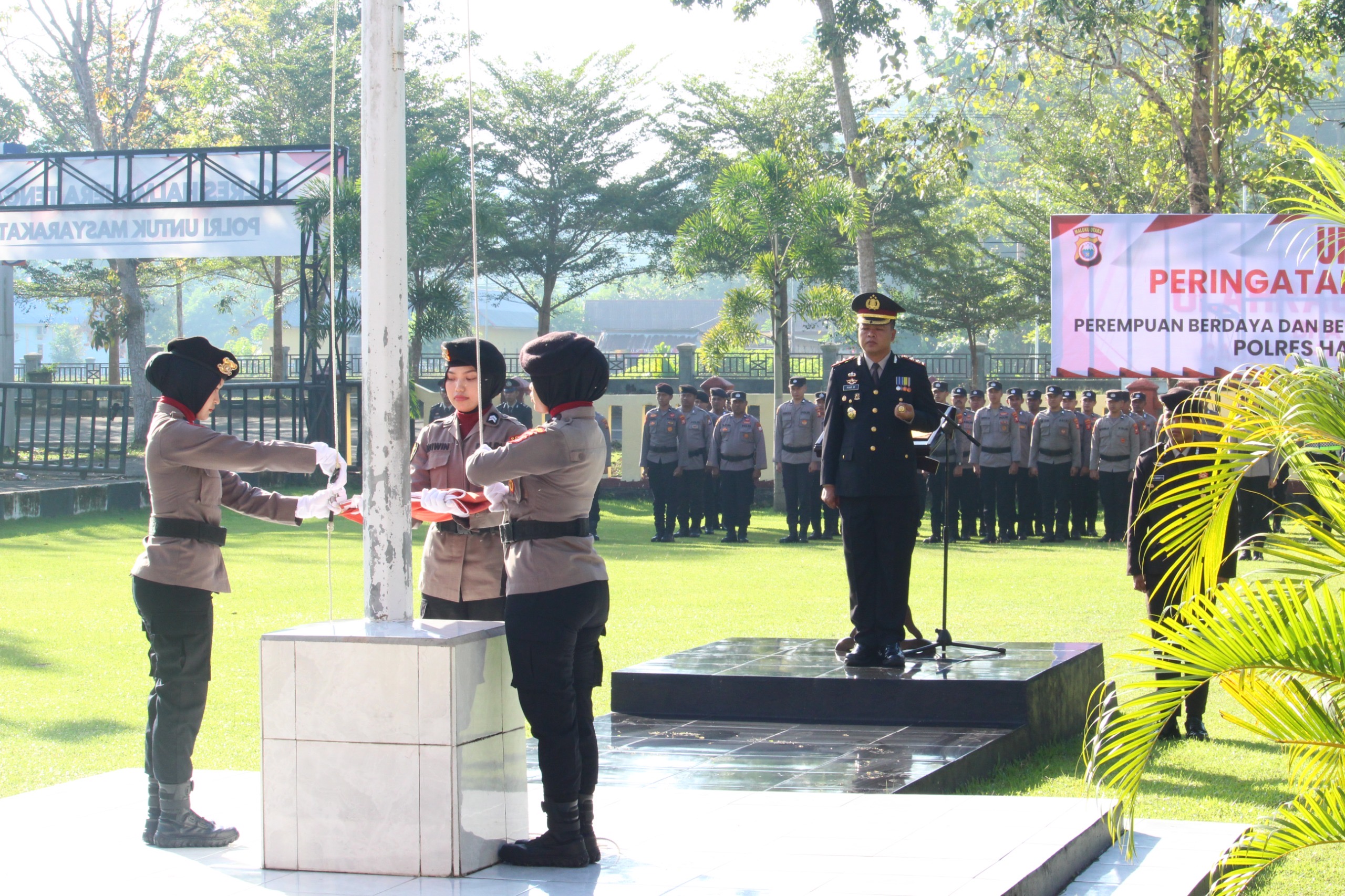 Peringati Hari Ibu ke-97, Polres Halteng Gelar Upacara