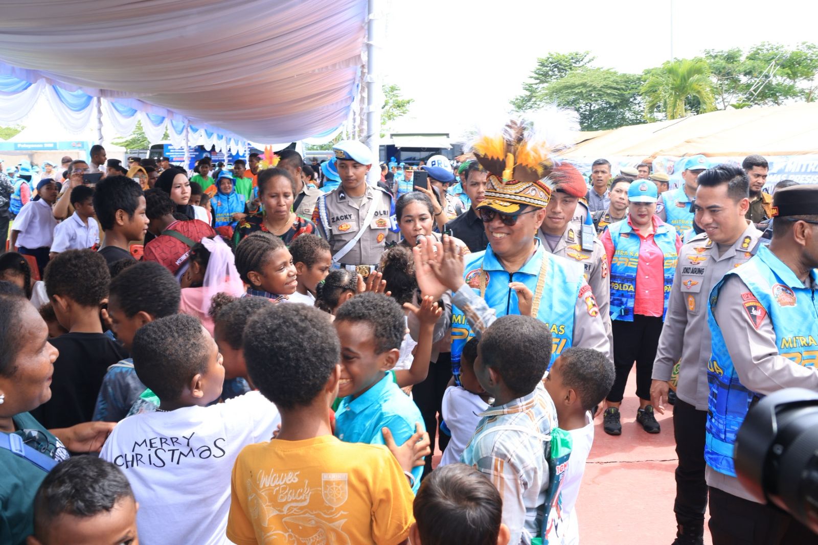 Wakapolri Tinjau UMKM, Bakes, dan Pembagian Perlengkapan Sekolah Usai Apel Mitra Kamtibmas di Papua